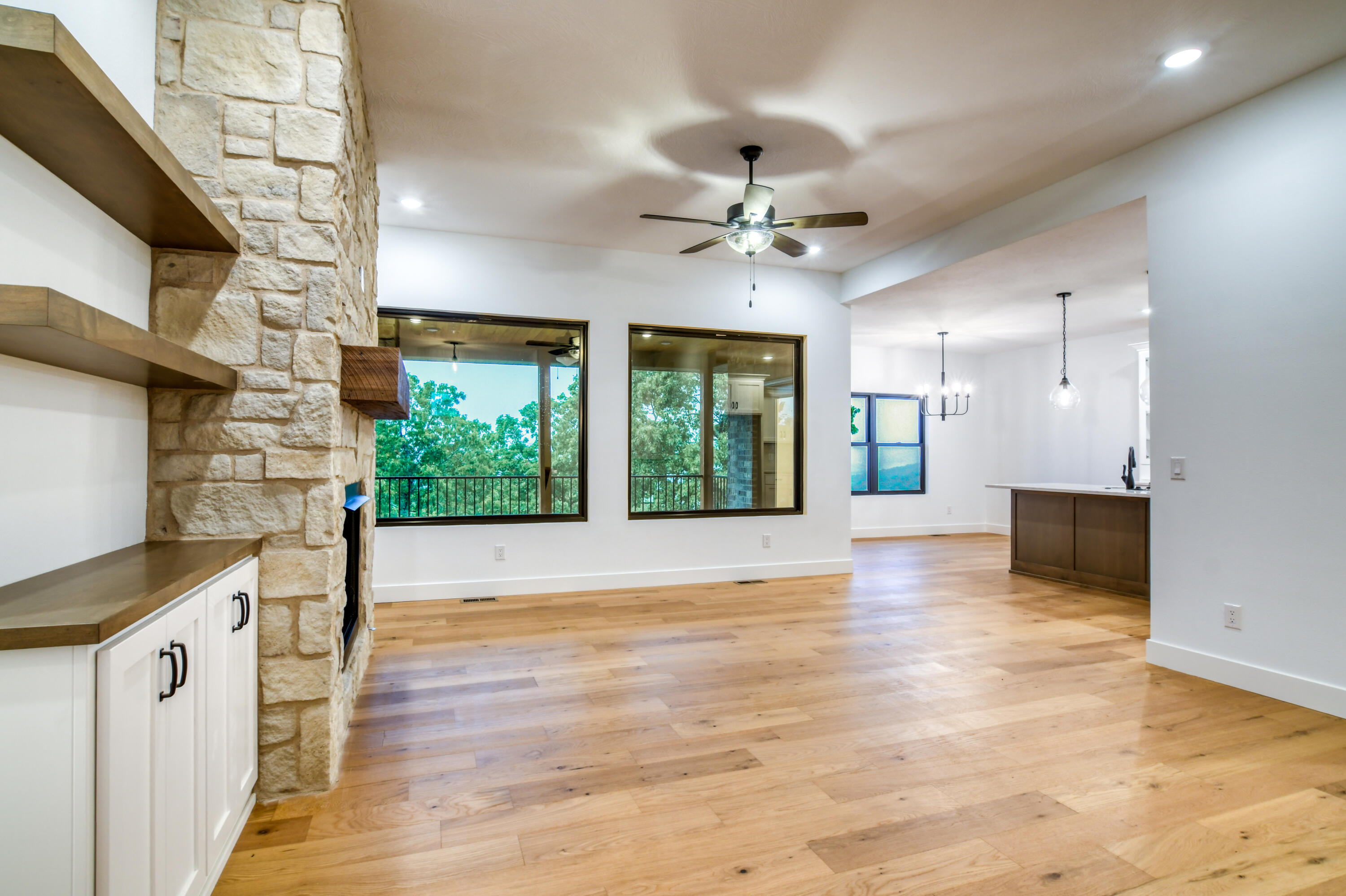 327 Sunset Drive Property Photo 14