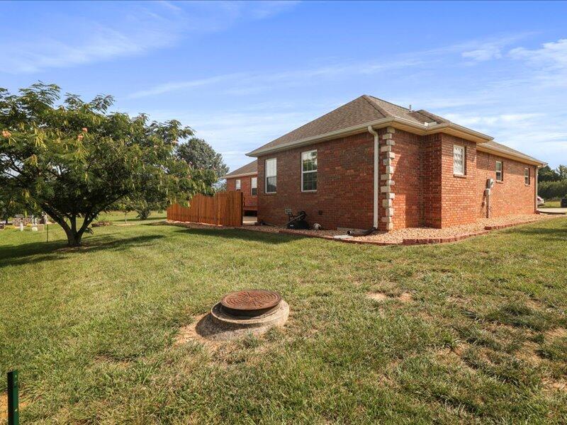 2321 Alley Springs Drive Property Photo 29