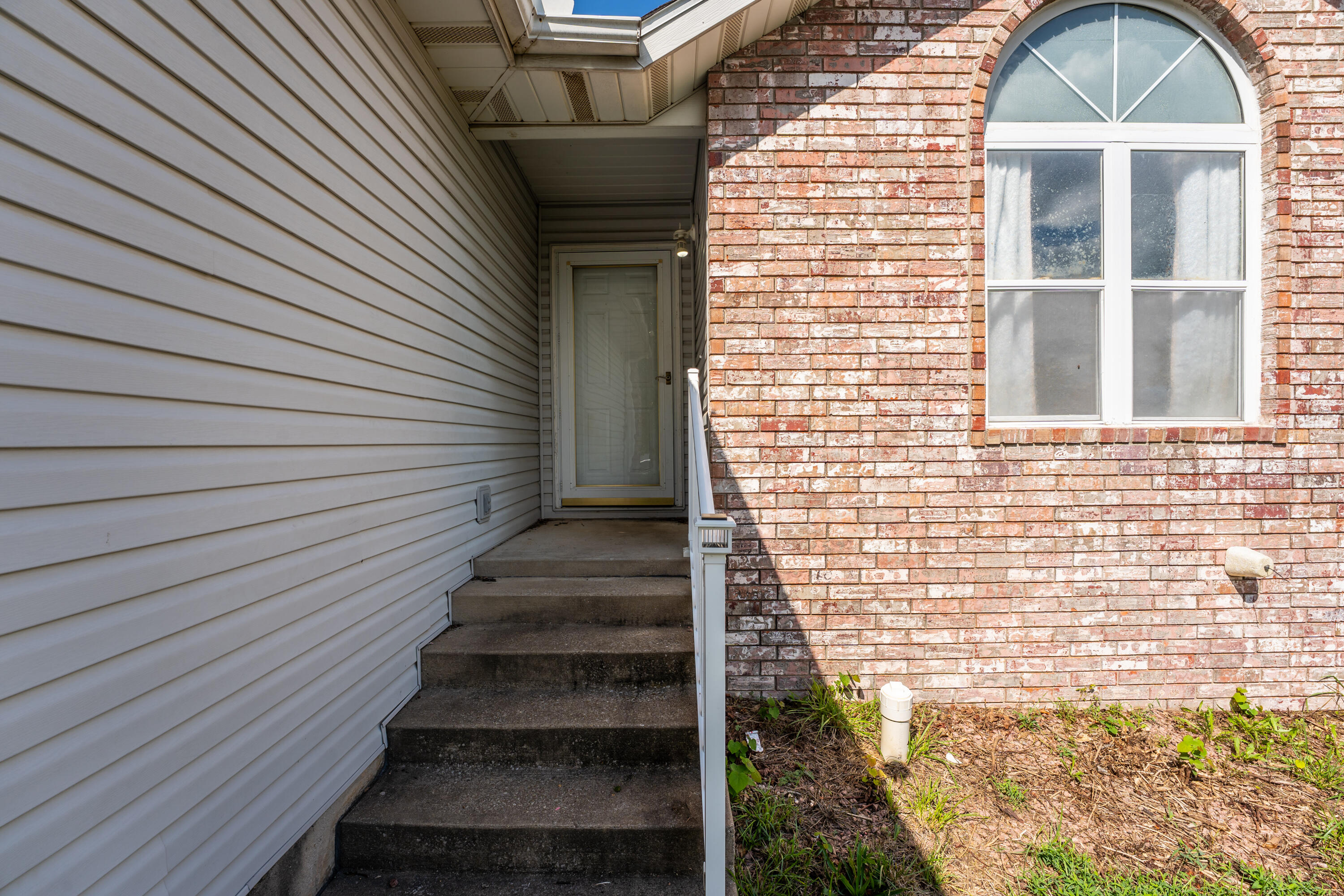 881 West Butterfield Drive Property Photo 4