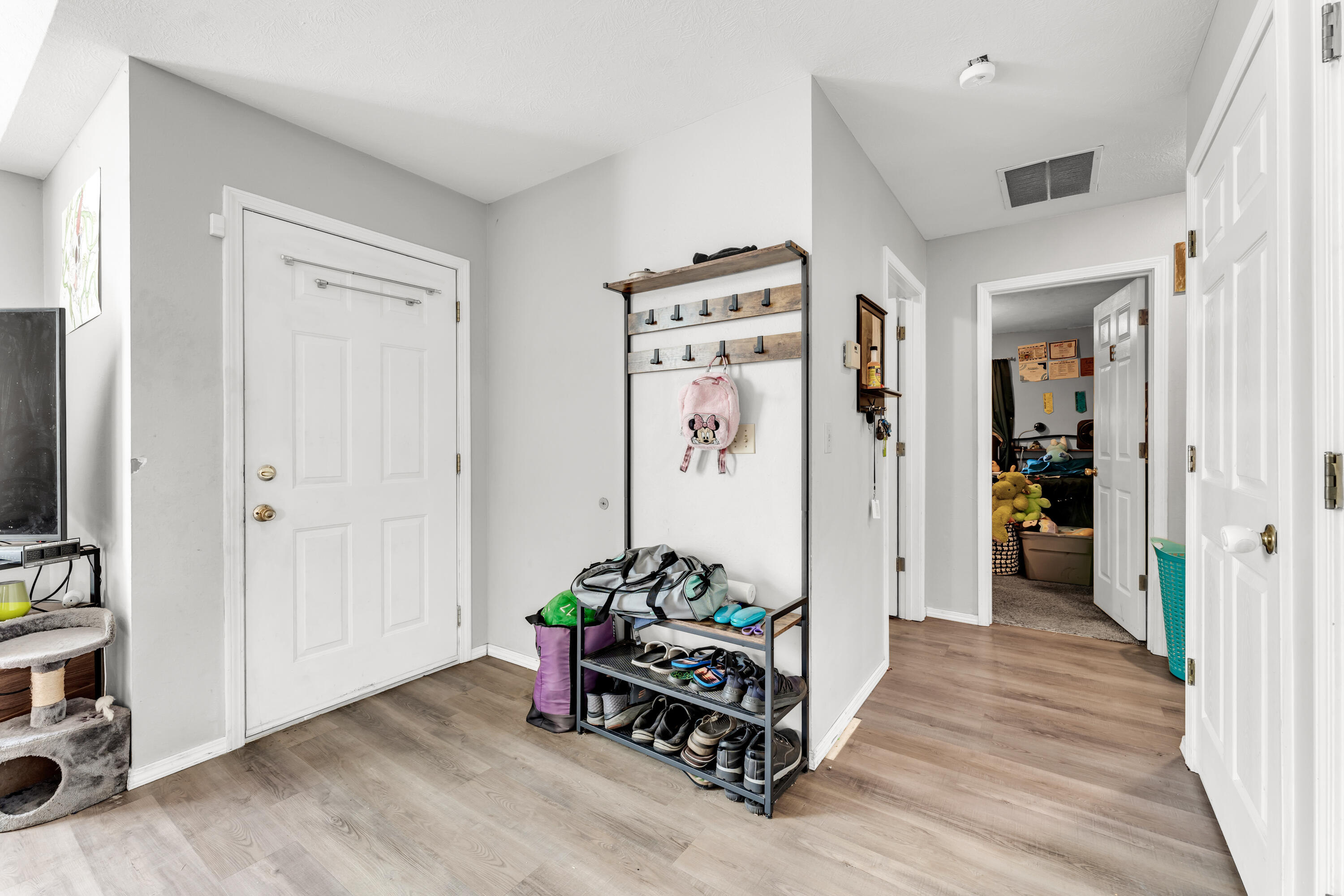 881 West Butterfield Drive Property Photo 5