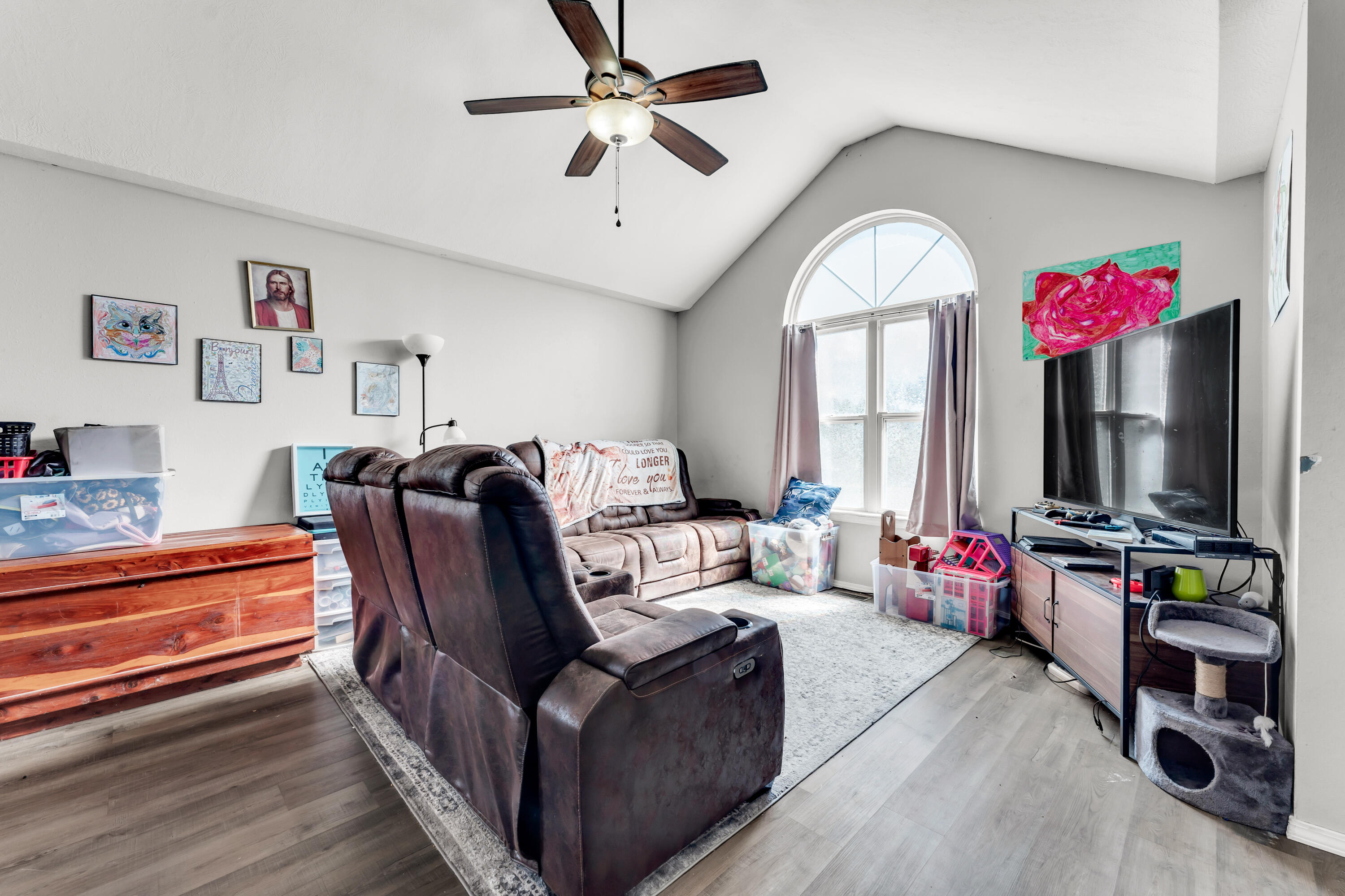 881 West Butterfield Drive Property Photo 6