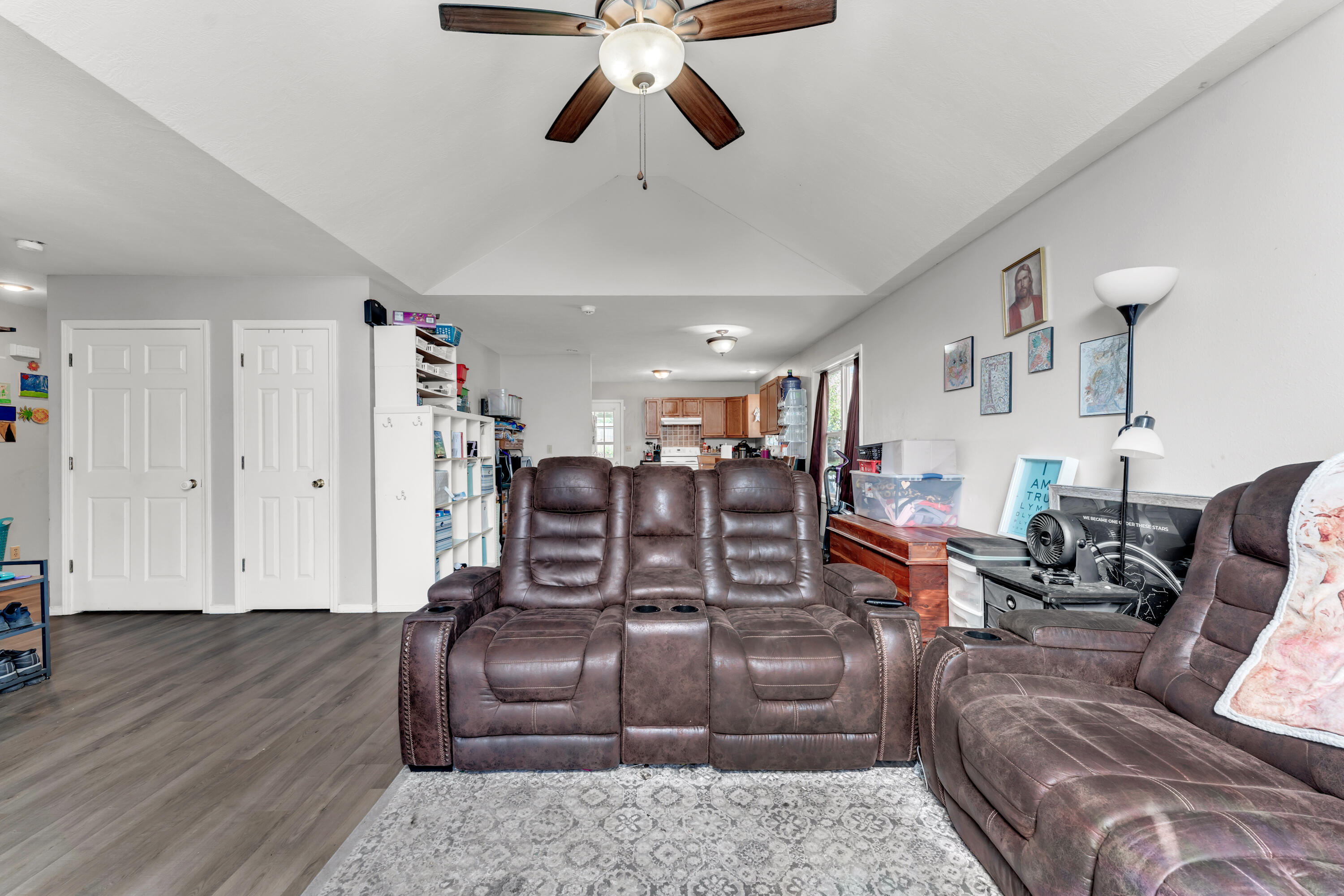 881 West Butterfield Drive Property Photo 7