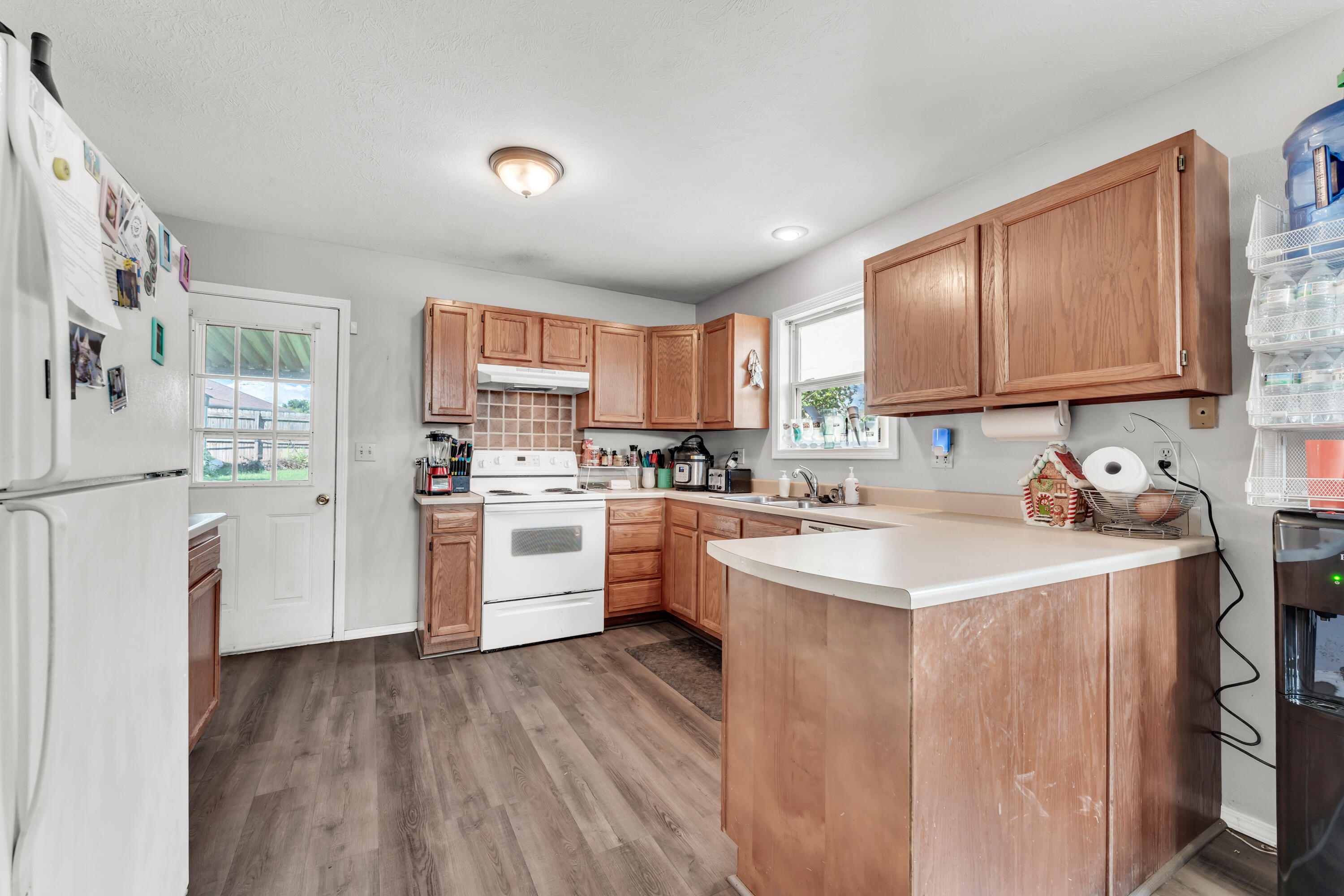 881 West Butterfield Drive Property Photo 9