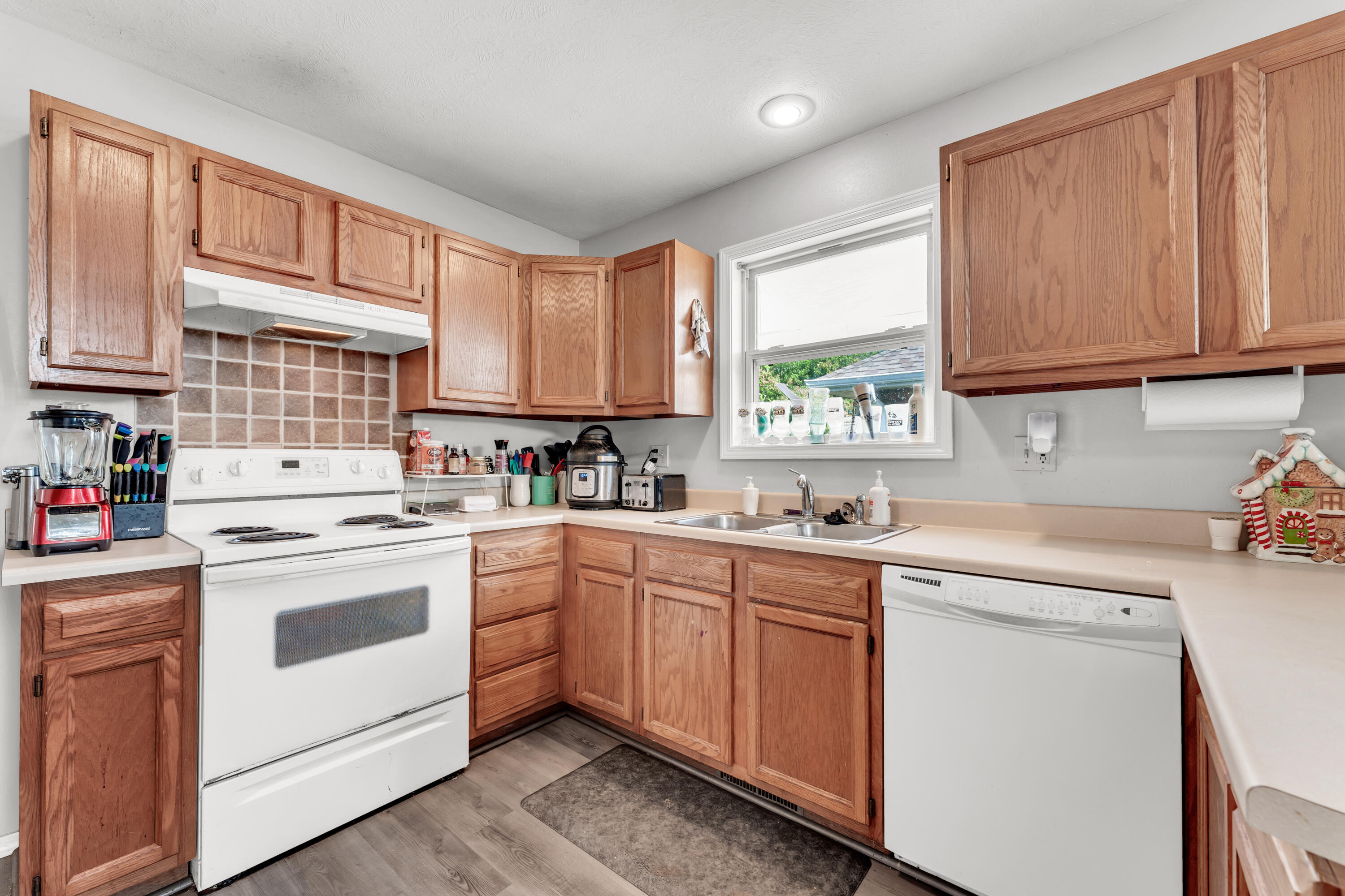 881 West Butterfield Drive Property Photo 10