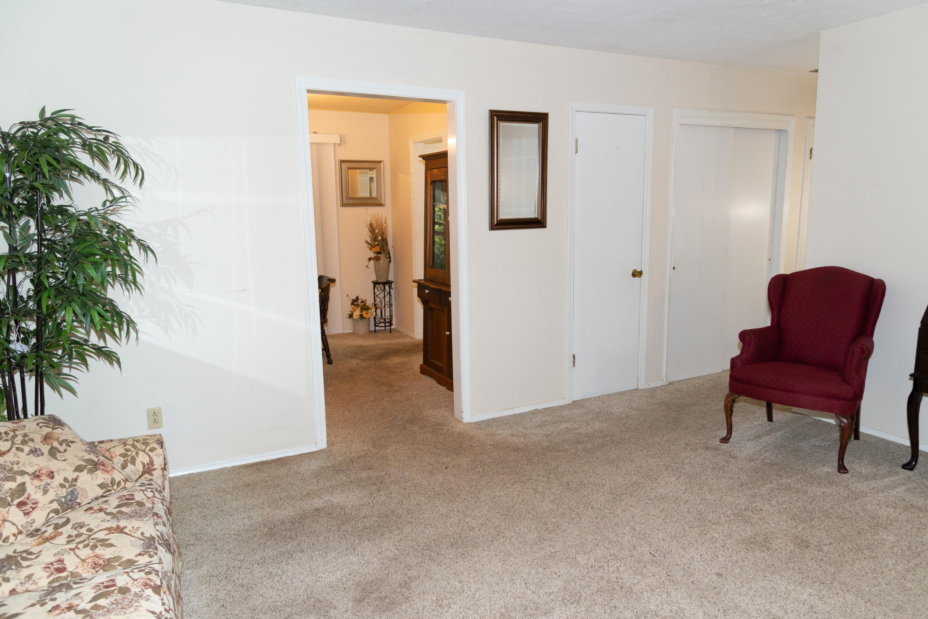 1517 South John Avenue Property Photo 10