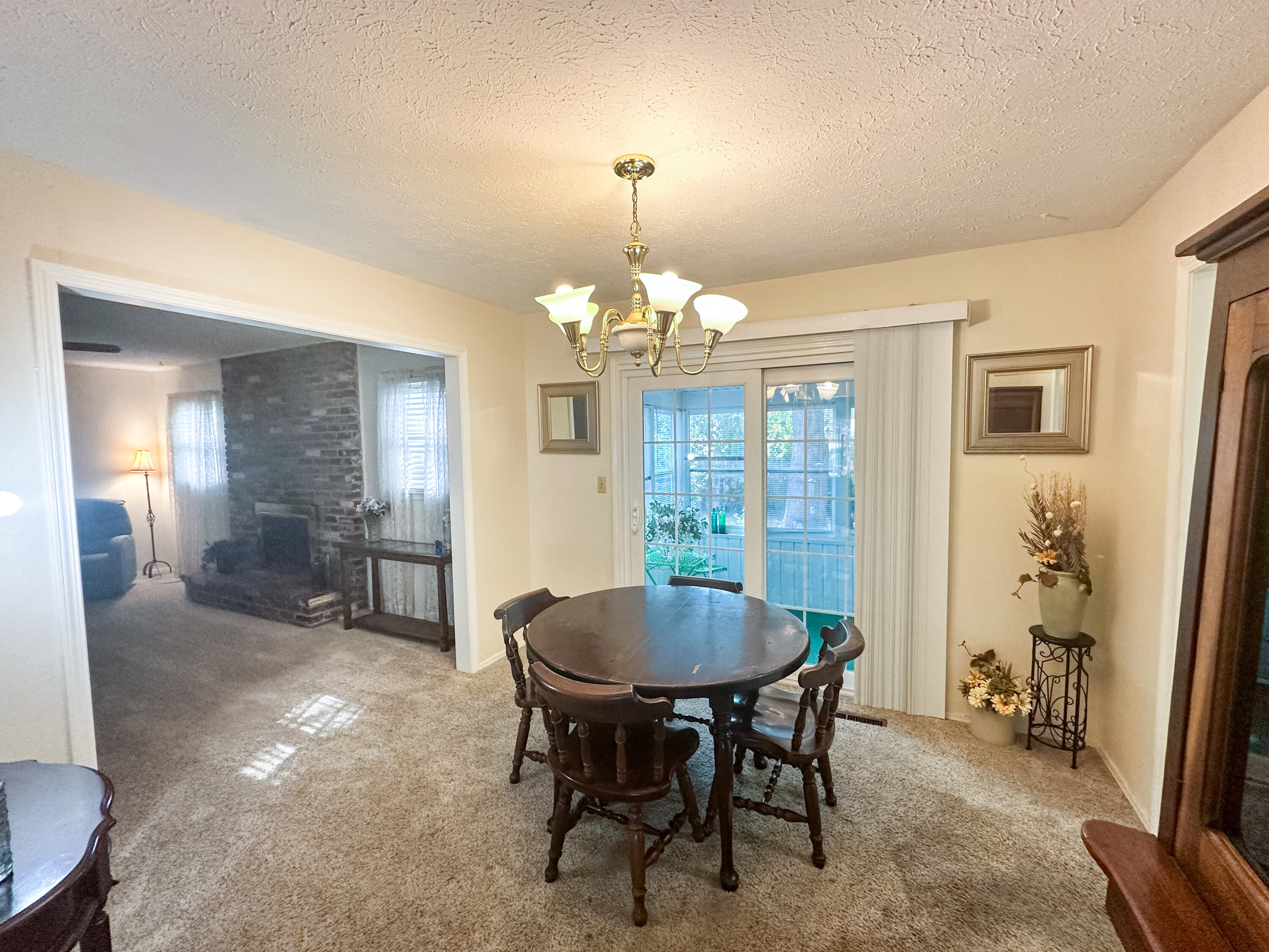 1517 South John Avenue Property Photo 25