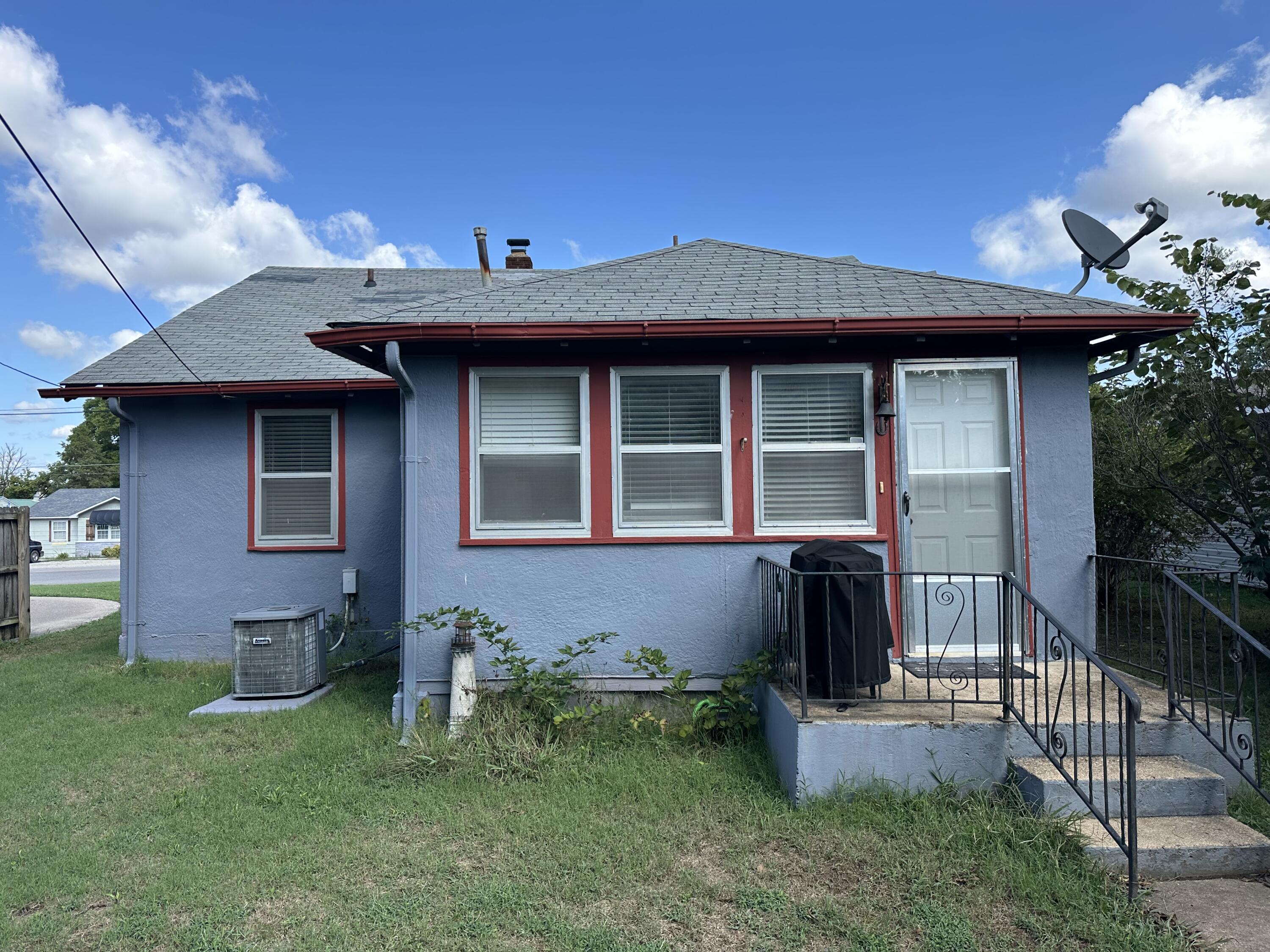 910 West Broadway Avenue Property Photo 3