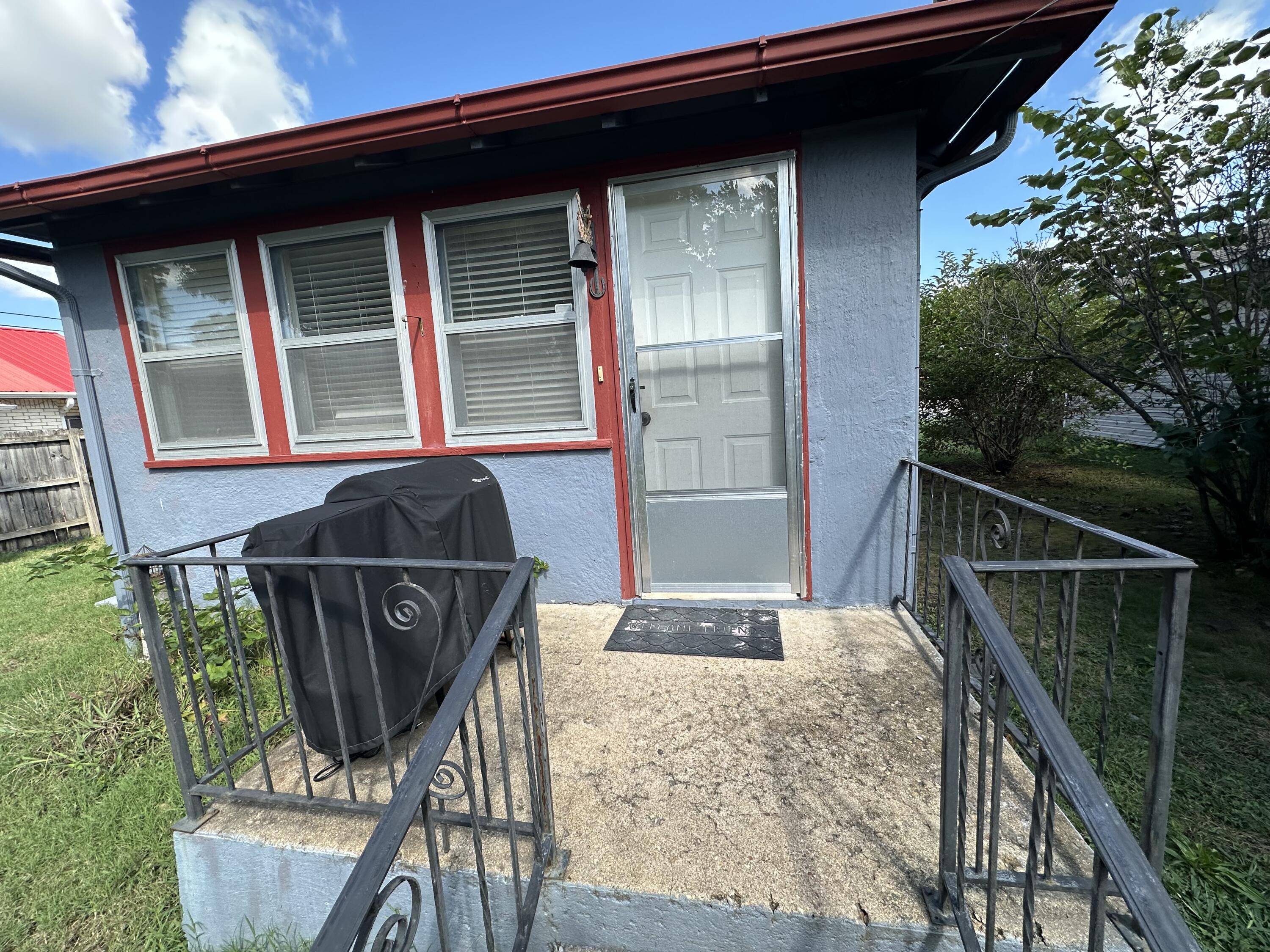 910 West Broadway Avenue Property Photo 5