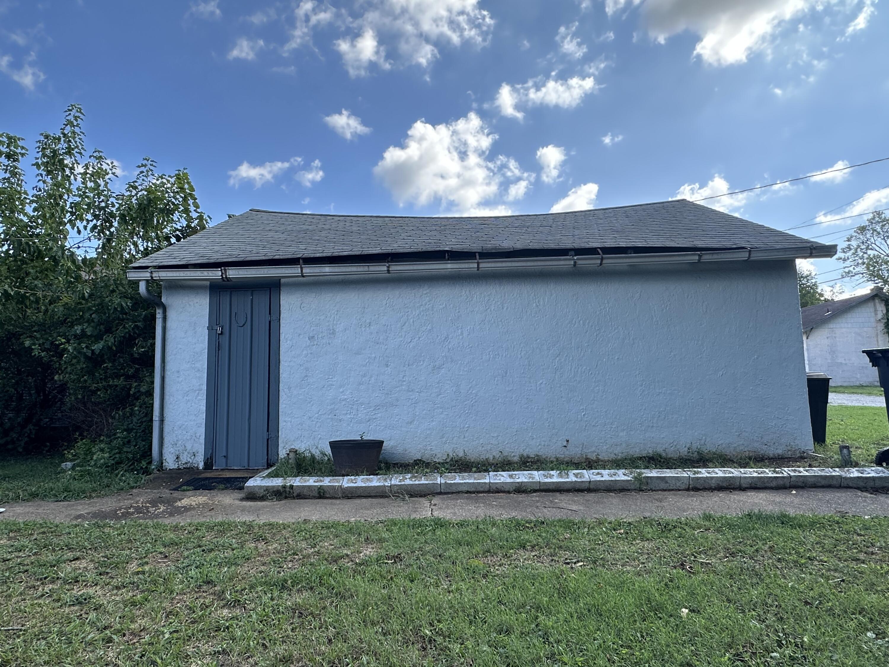 910 West Broadway Avenue Property Photo 7