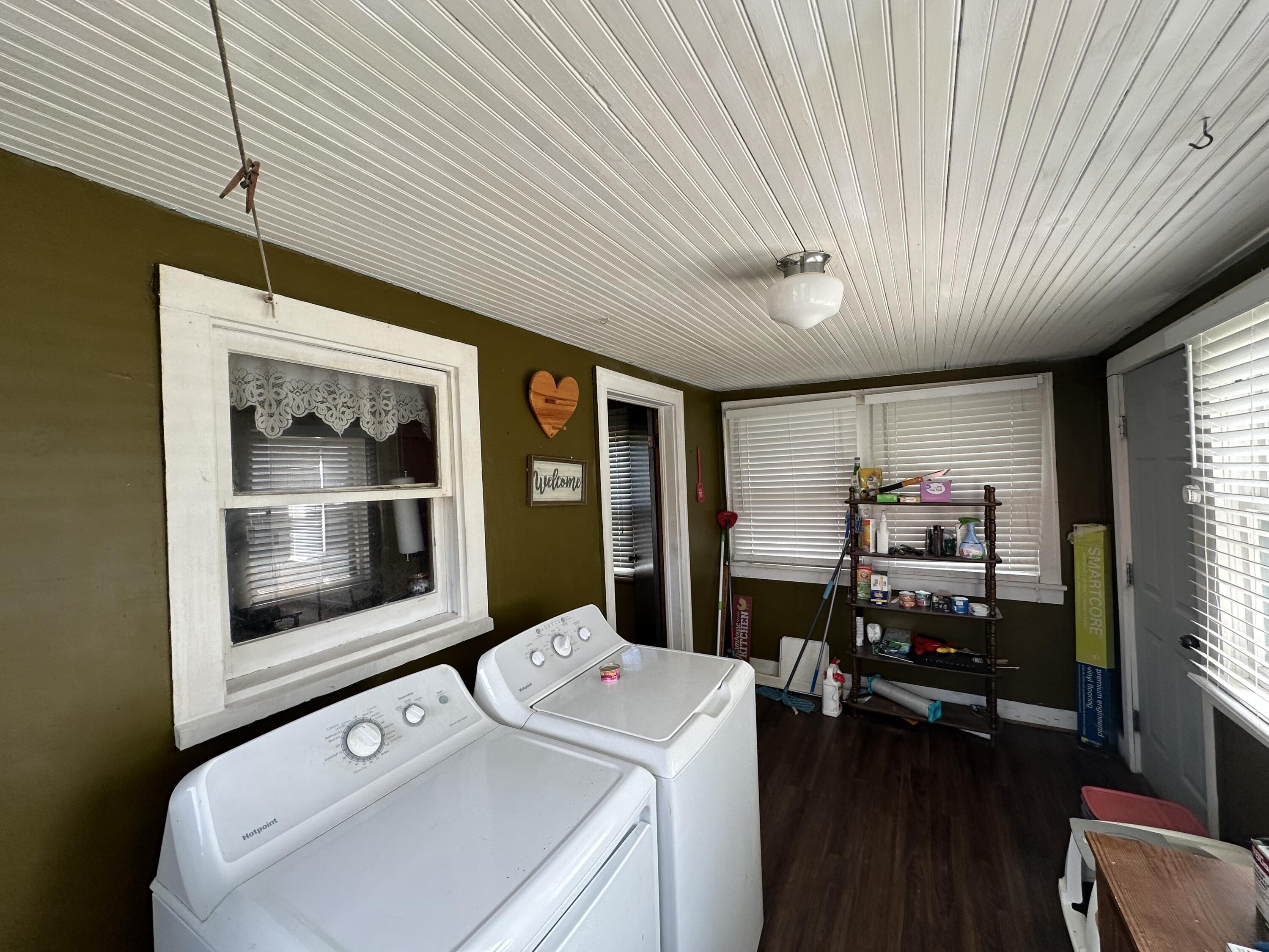 910 West Broadway Avenue Property Photo 9