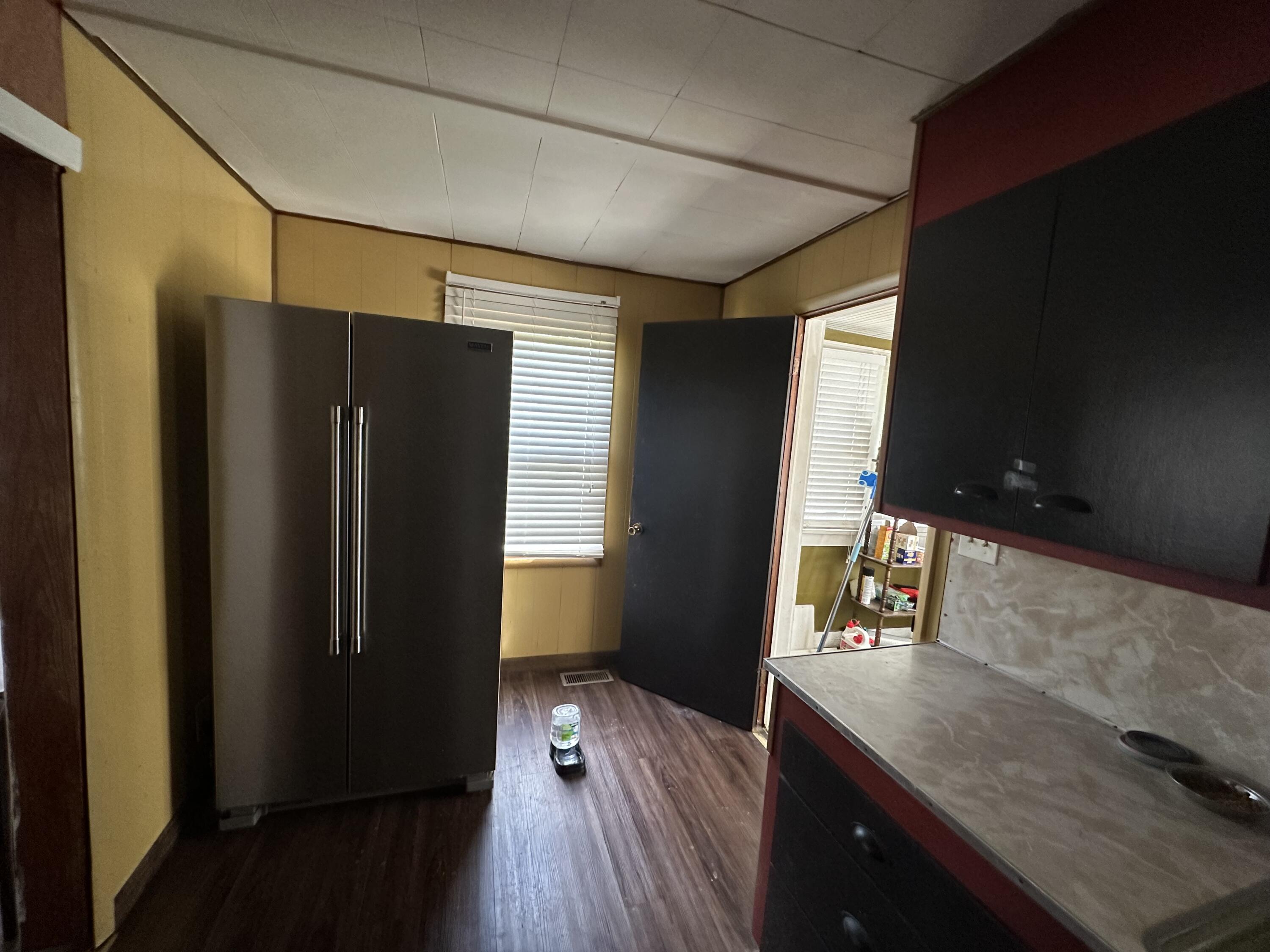 910 West Broadway Avenue Property Photo 13