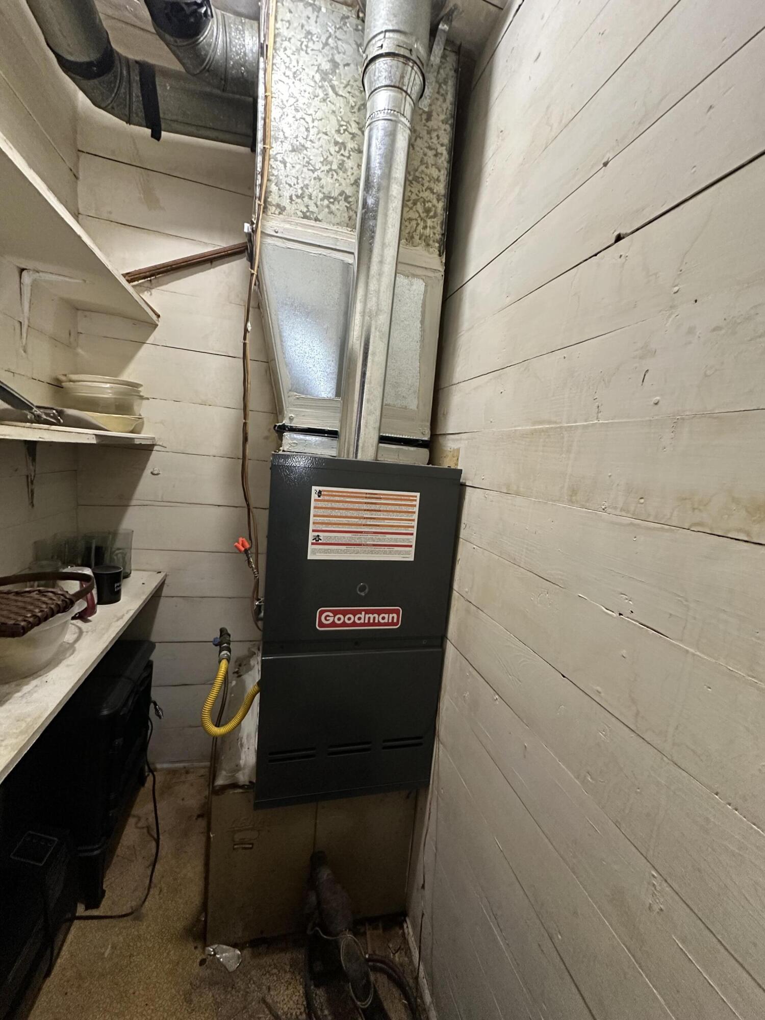 910 West Broadway Avenue Property Photo 14