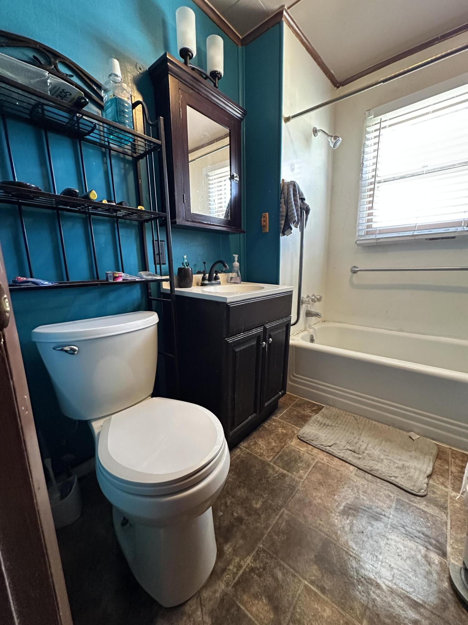 910 West Broadway Avenue Property Photo 17