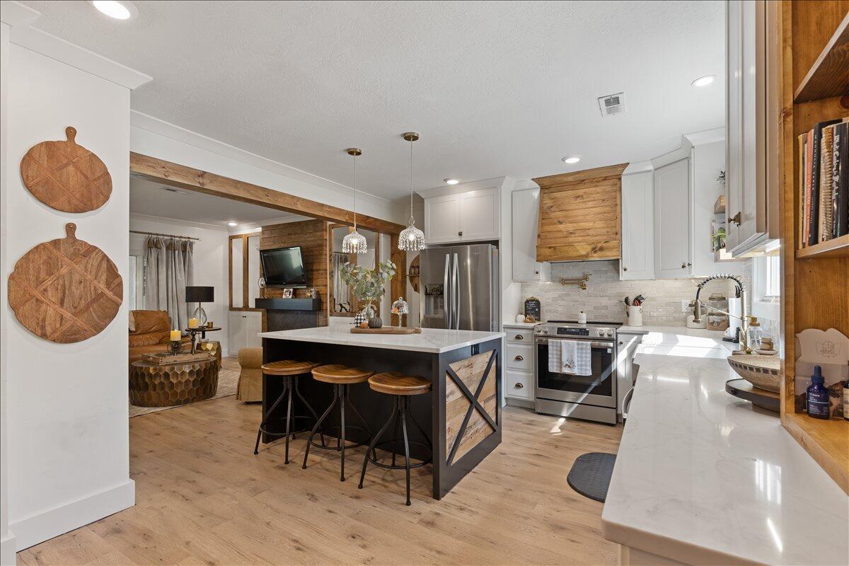 14735 Monark Drive Property Photo 5