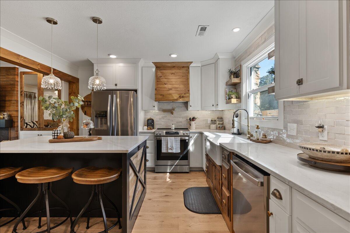 14735 Monark Drive Property Photo 6