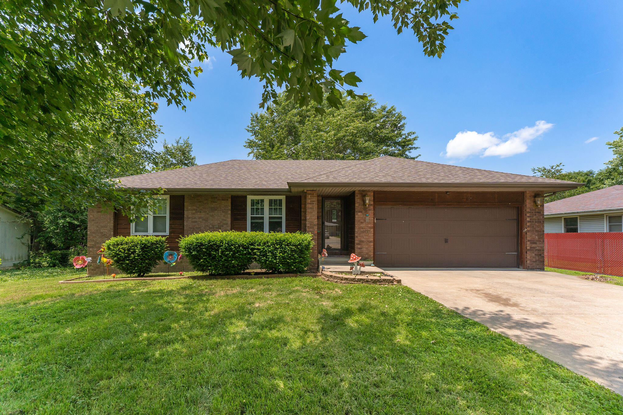 5431 South Honeysuckle Lane Property Photo 1