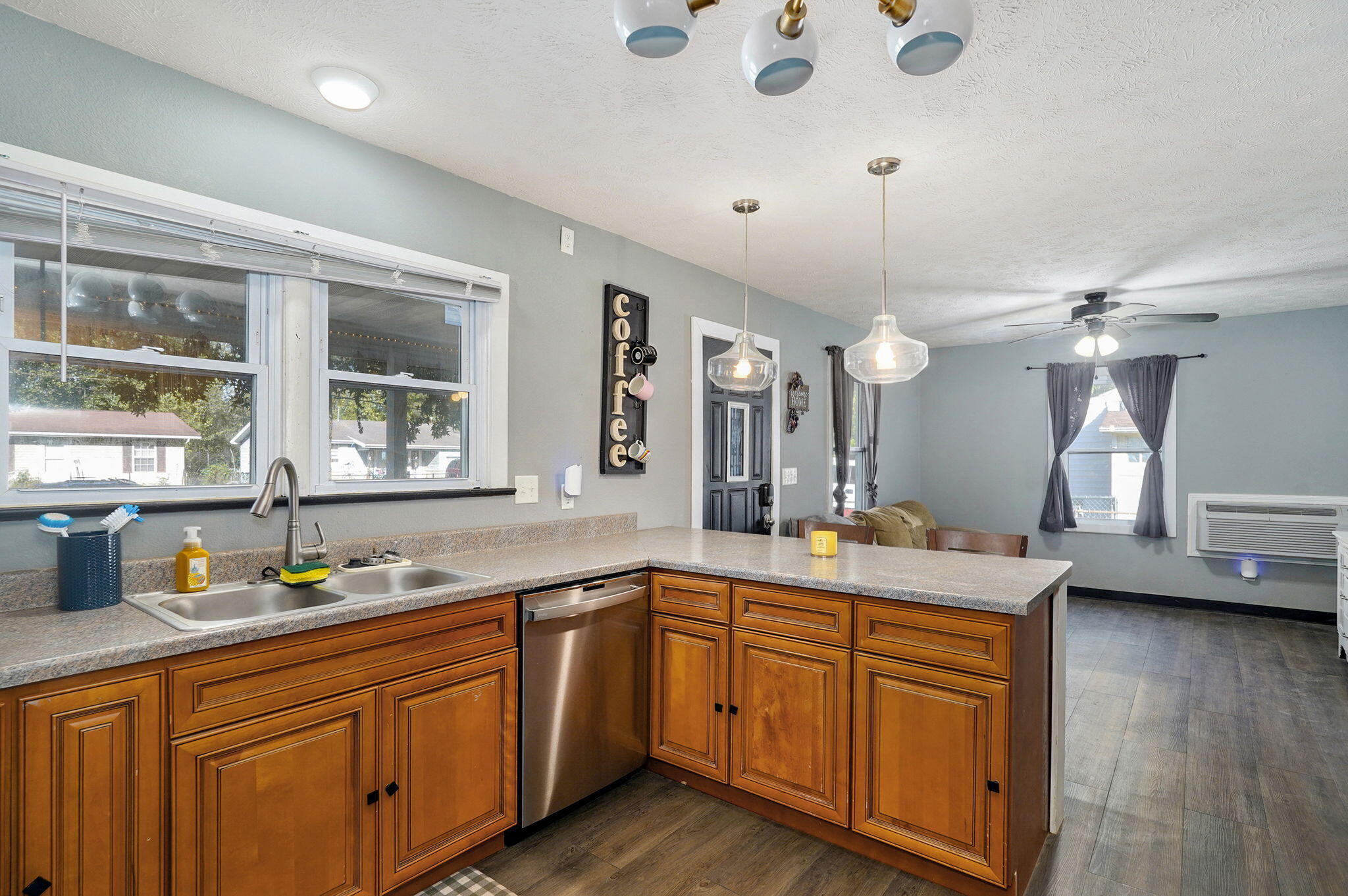 1122 North Brown Avenue Property Photo 8