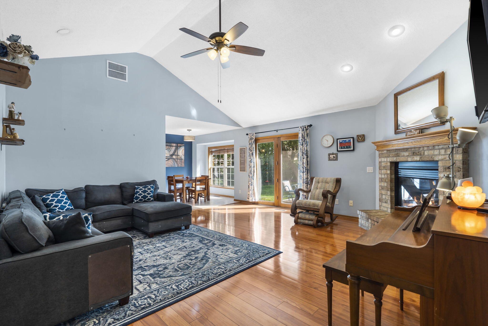 3620 South Western Avenue Property Photo 5