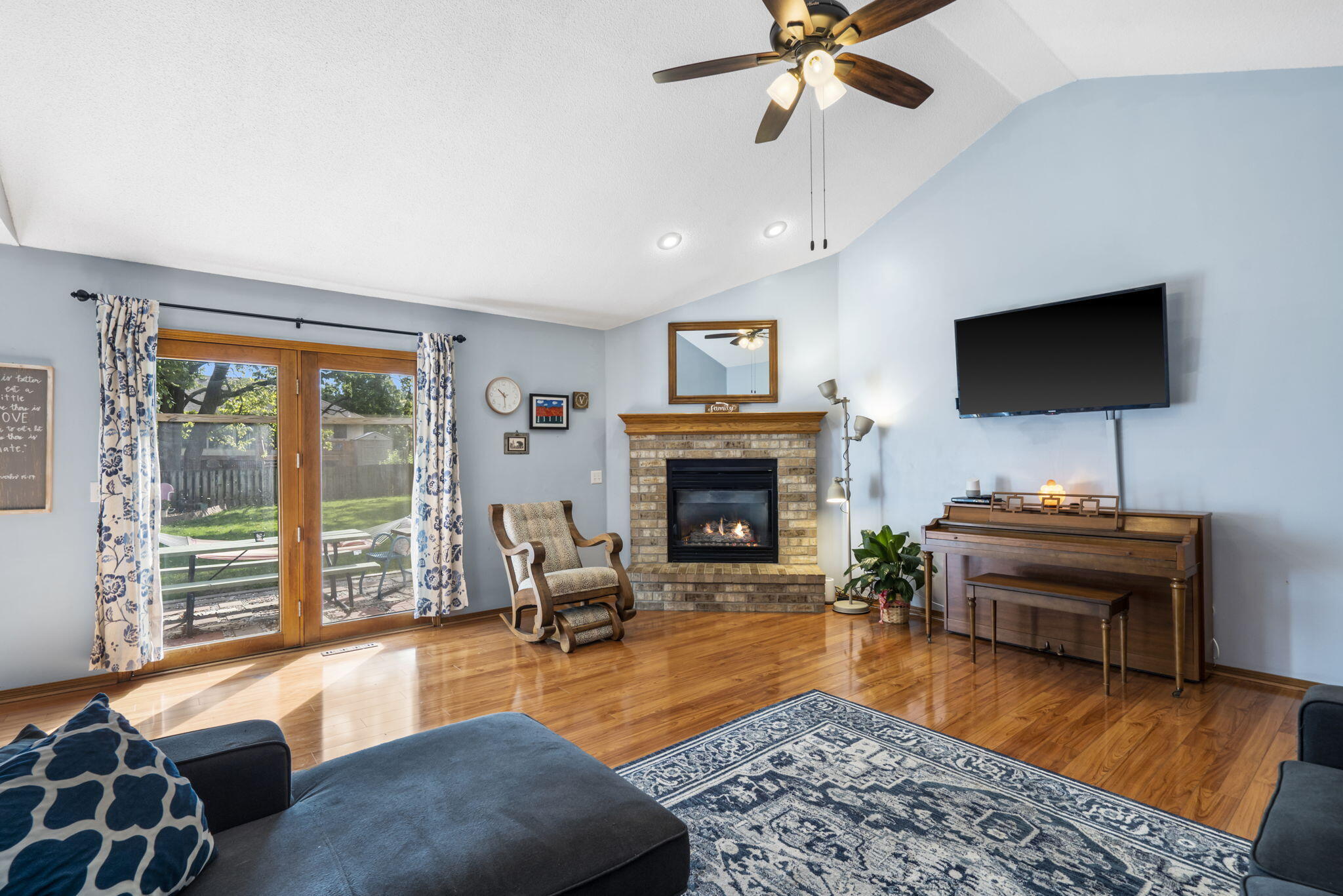 3620 South Western Avenue Property Photo 6