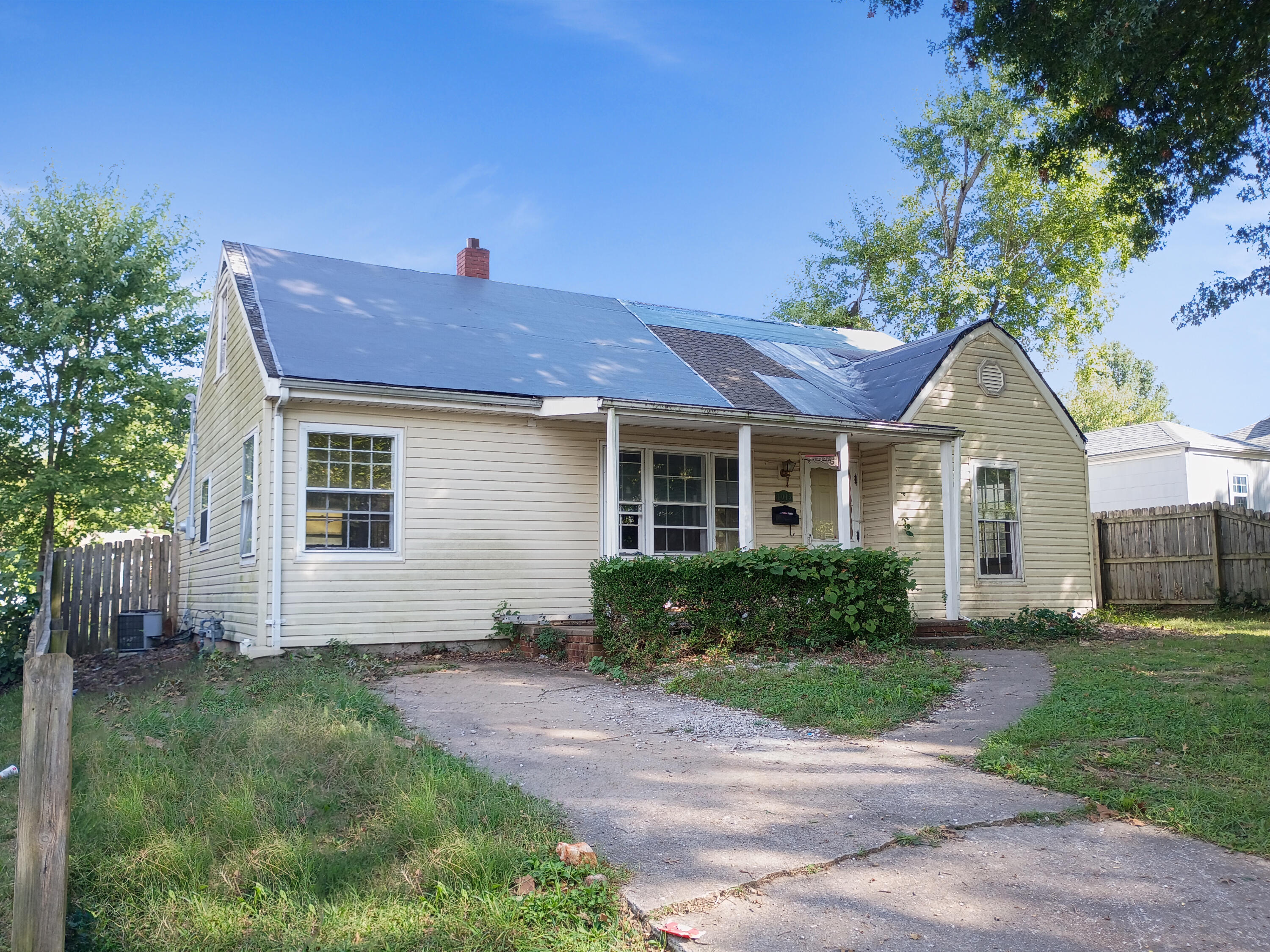 1015 Kentland Drive Property Photo 2