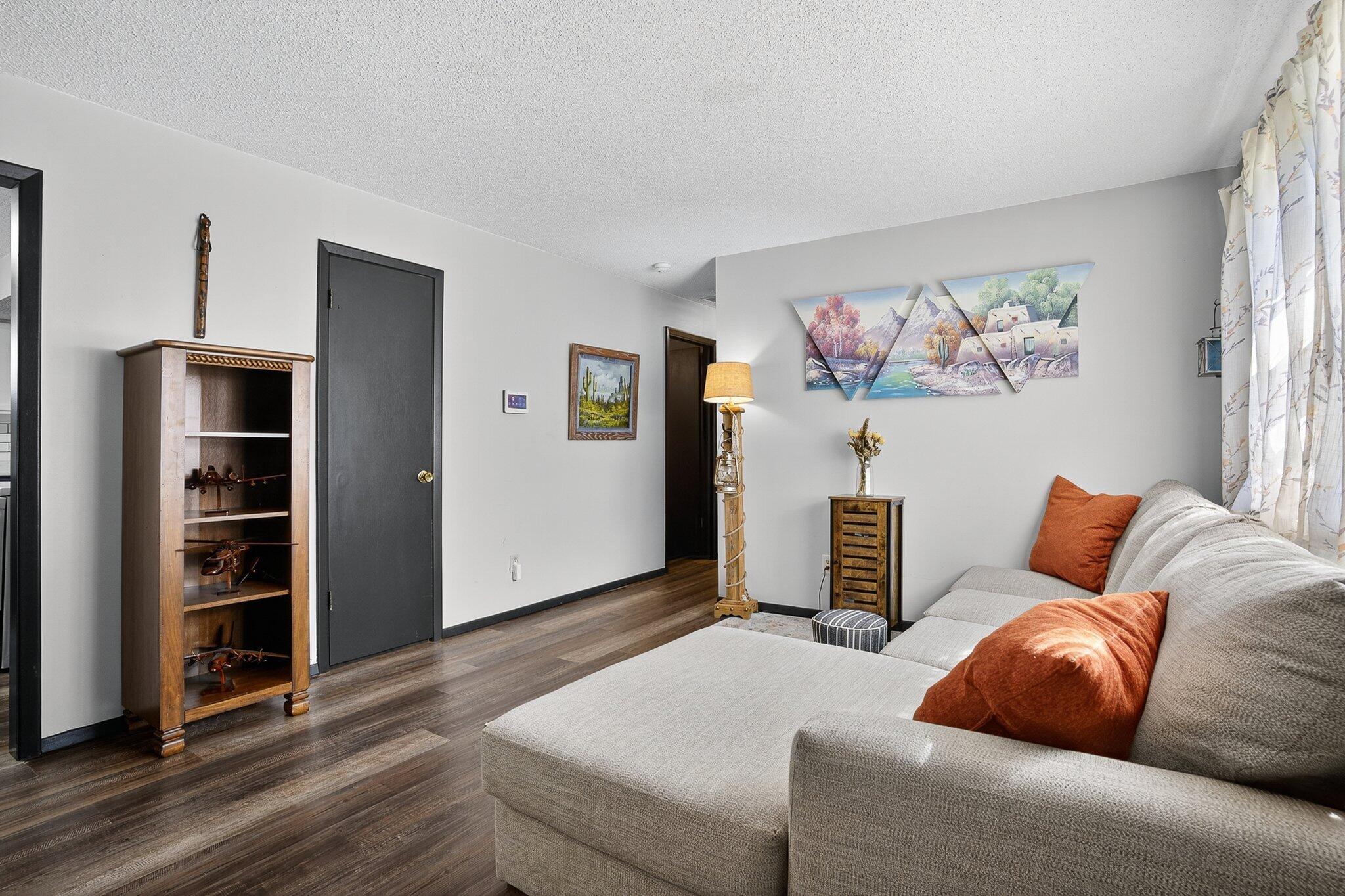 927 West Morningside Street Property Photo 2