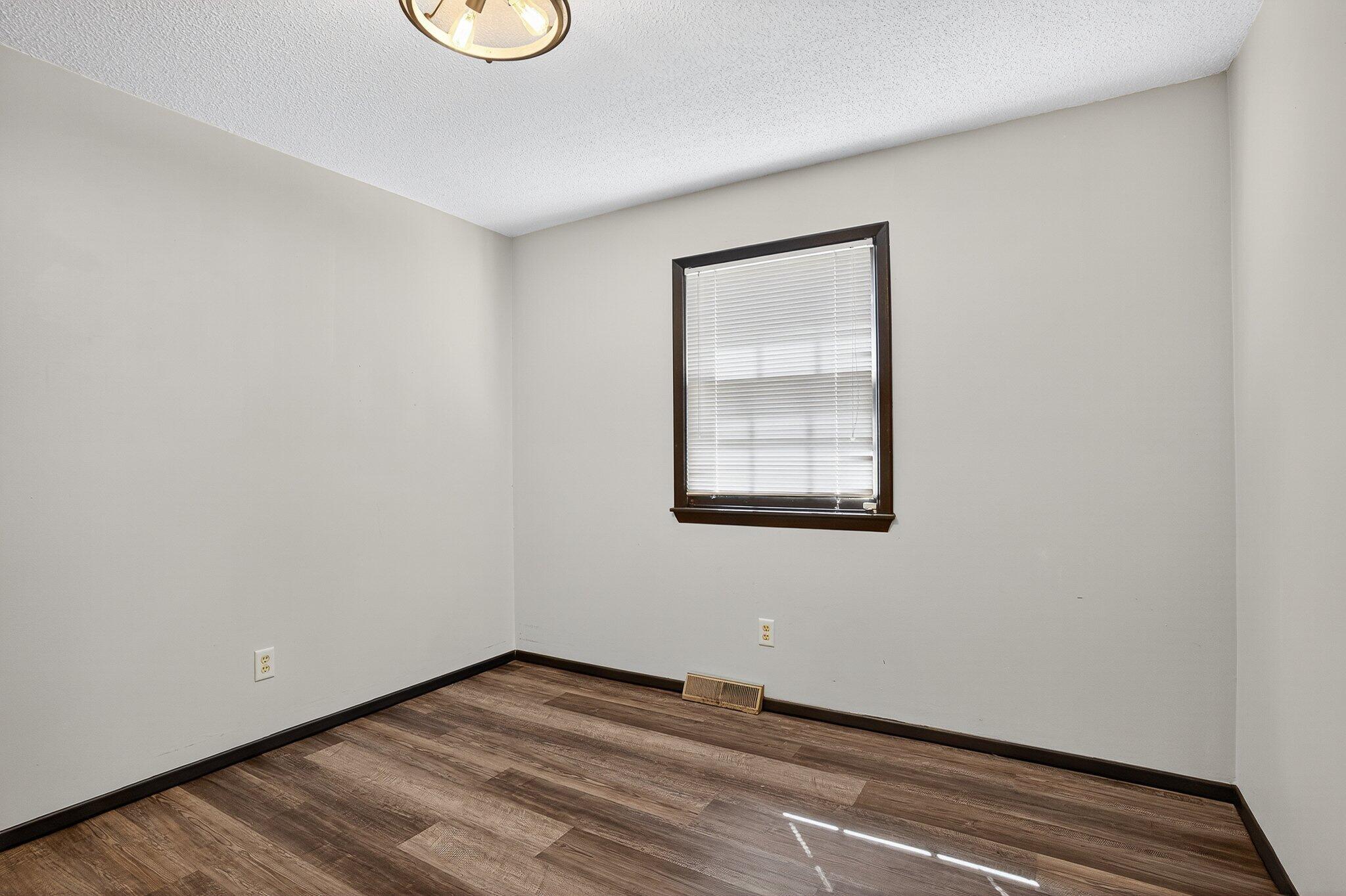 927 West Morningside Street Property Photo 5