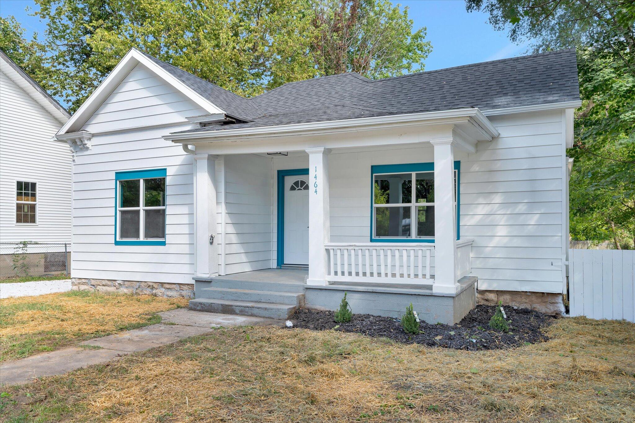 1464 North Clay Avenue Property Photo 1