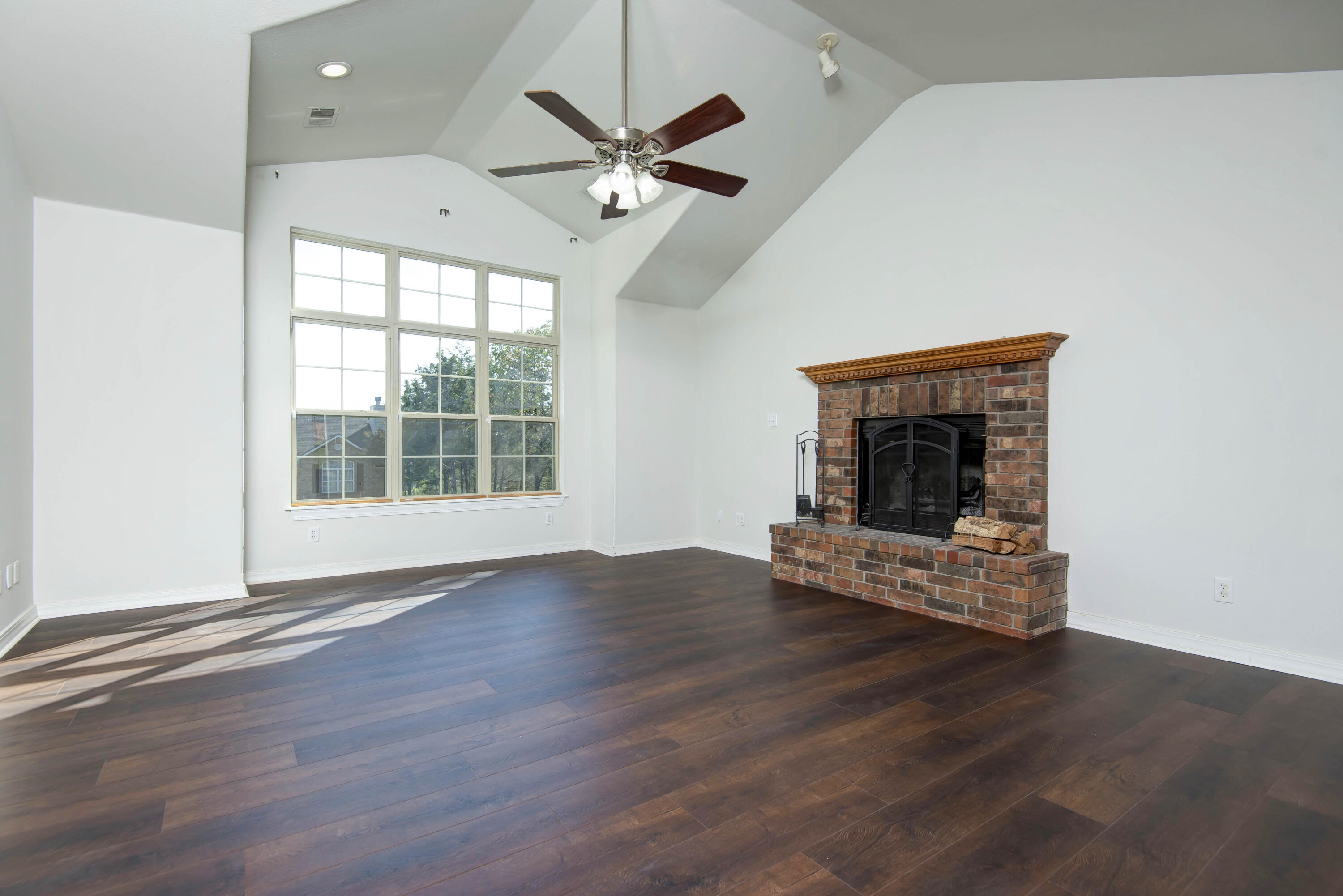 340 Sherry Lane Property Photo 9