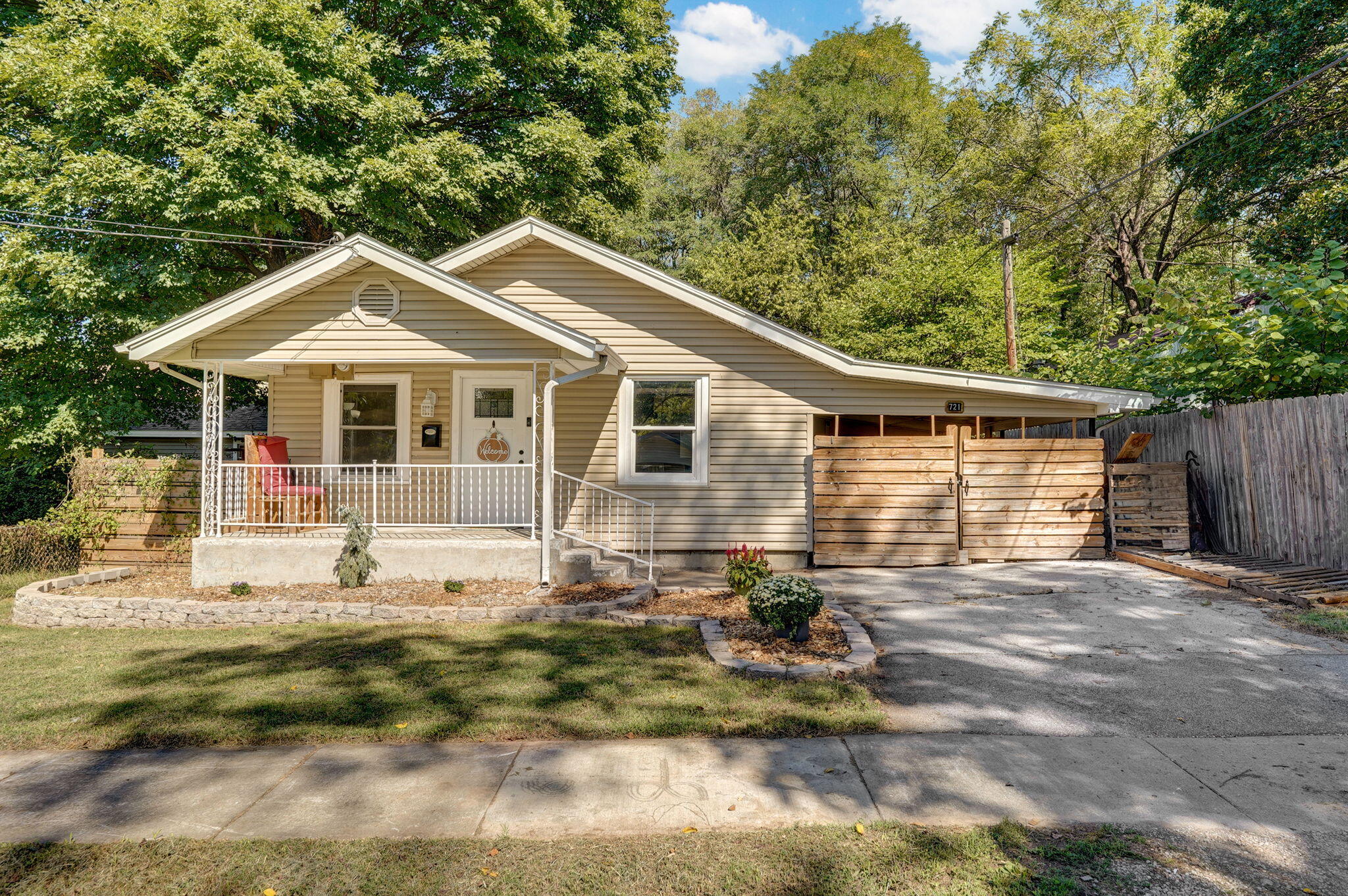 721 West Dale Street Property Photo 1