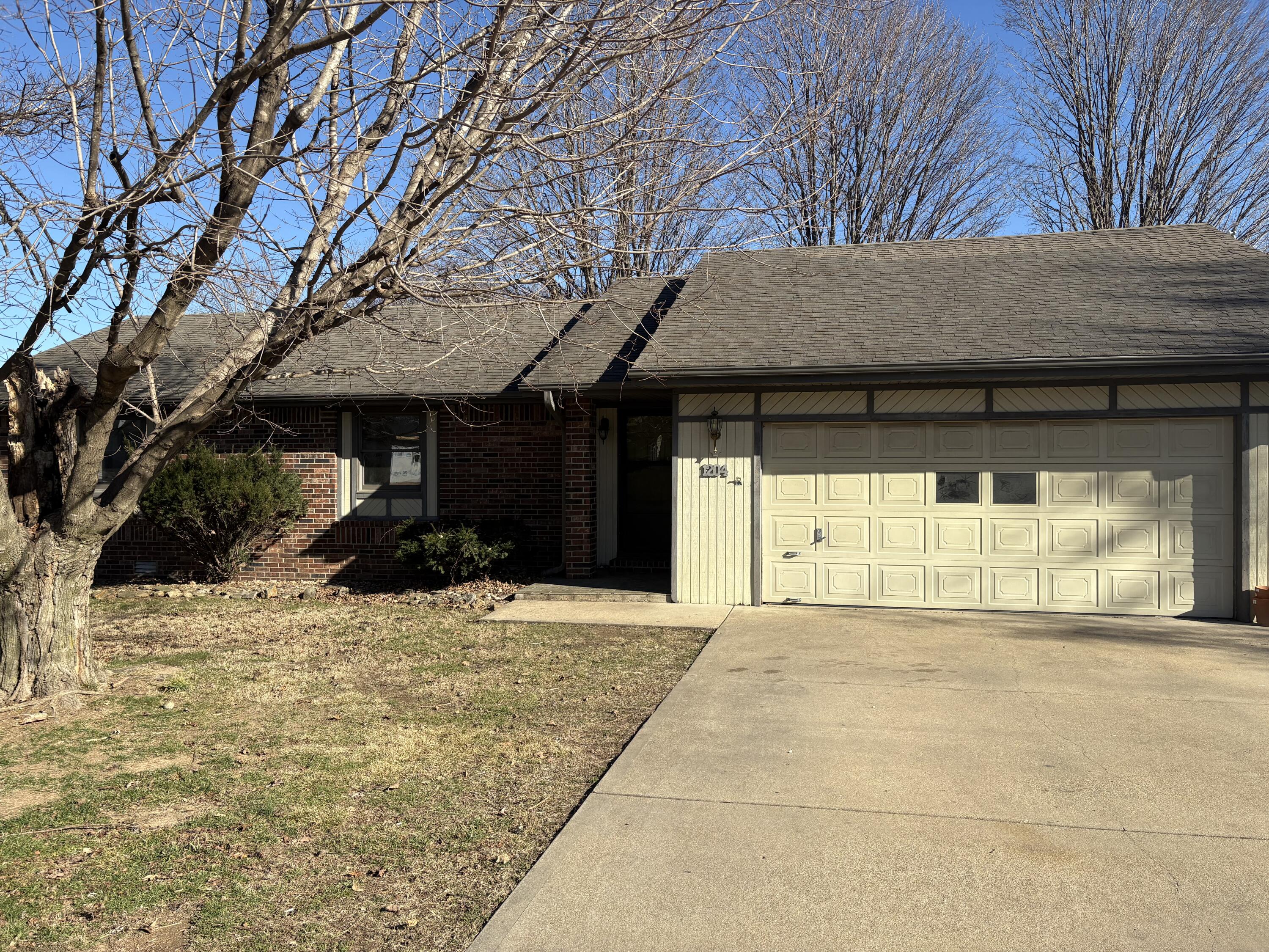 1204 Hillcrest Street Property Photo 1
