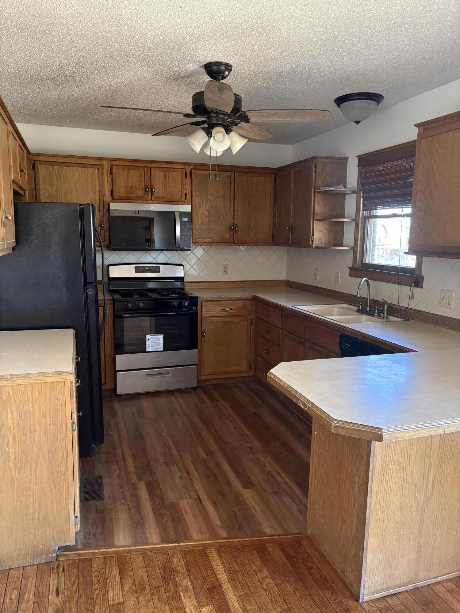 1204 Hillcrest Street Property Photo 4