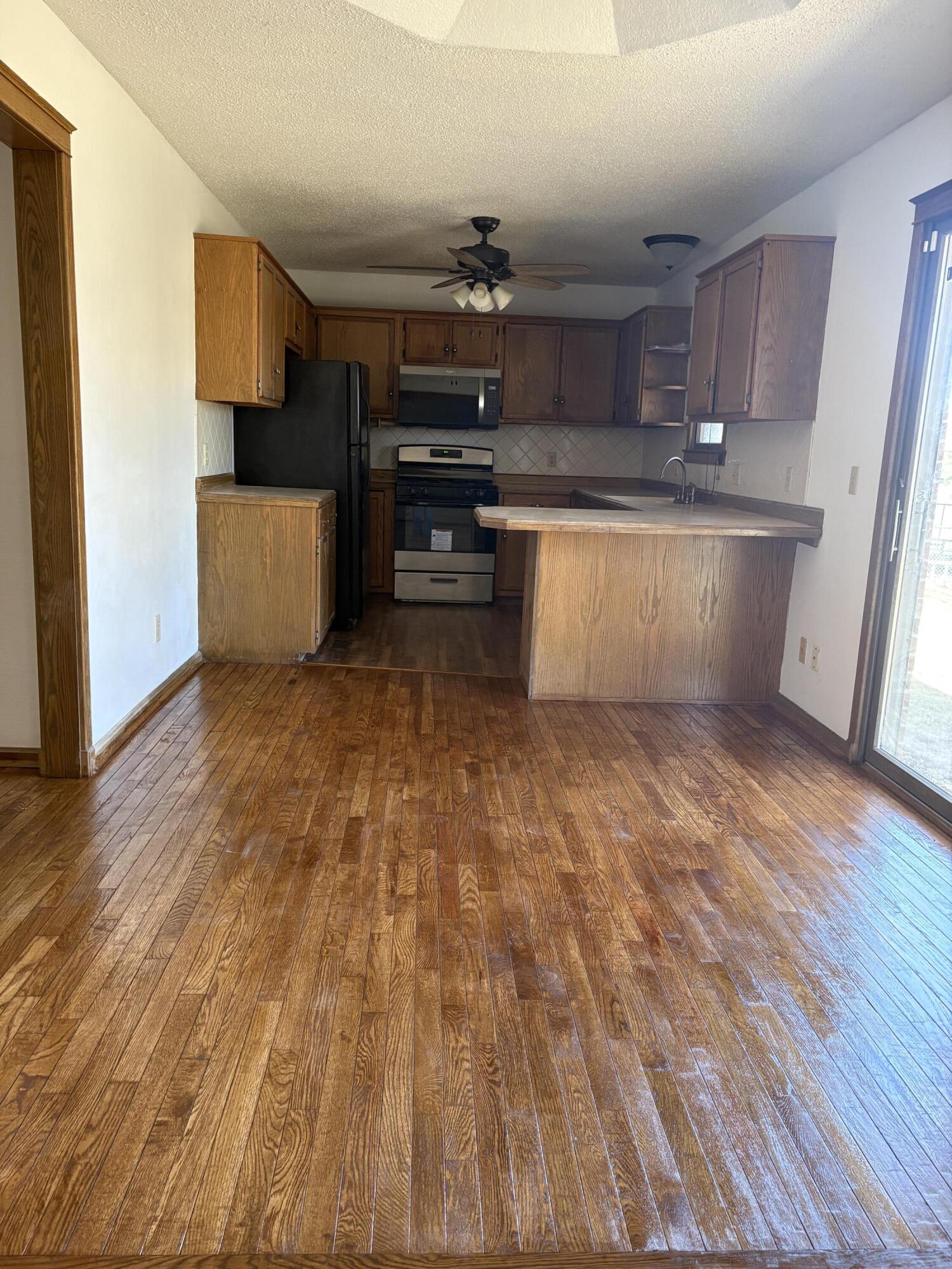 1204 Hillcrest Street Property Photo 5