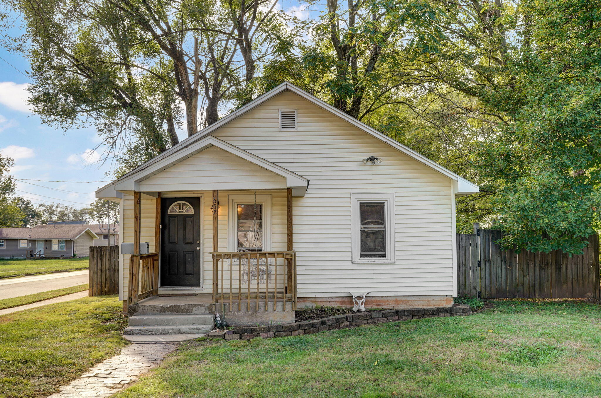 657 South Newton Avenue Property Photo 2