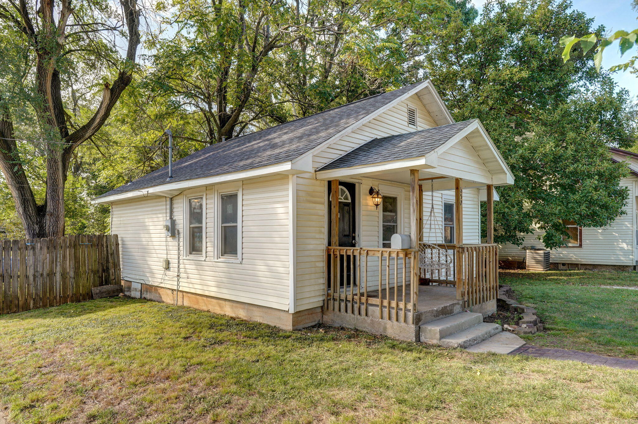 657 South Newton Avenue Property Photo 3