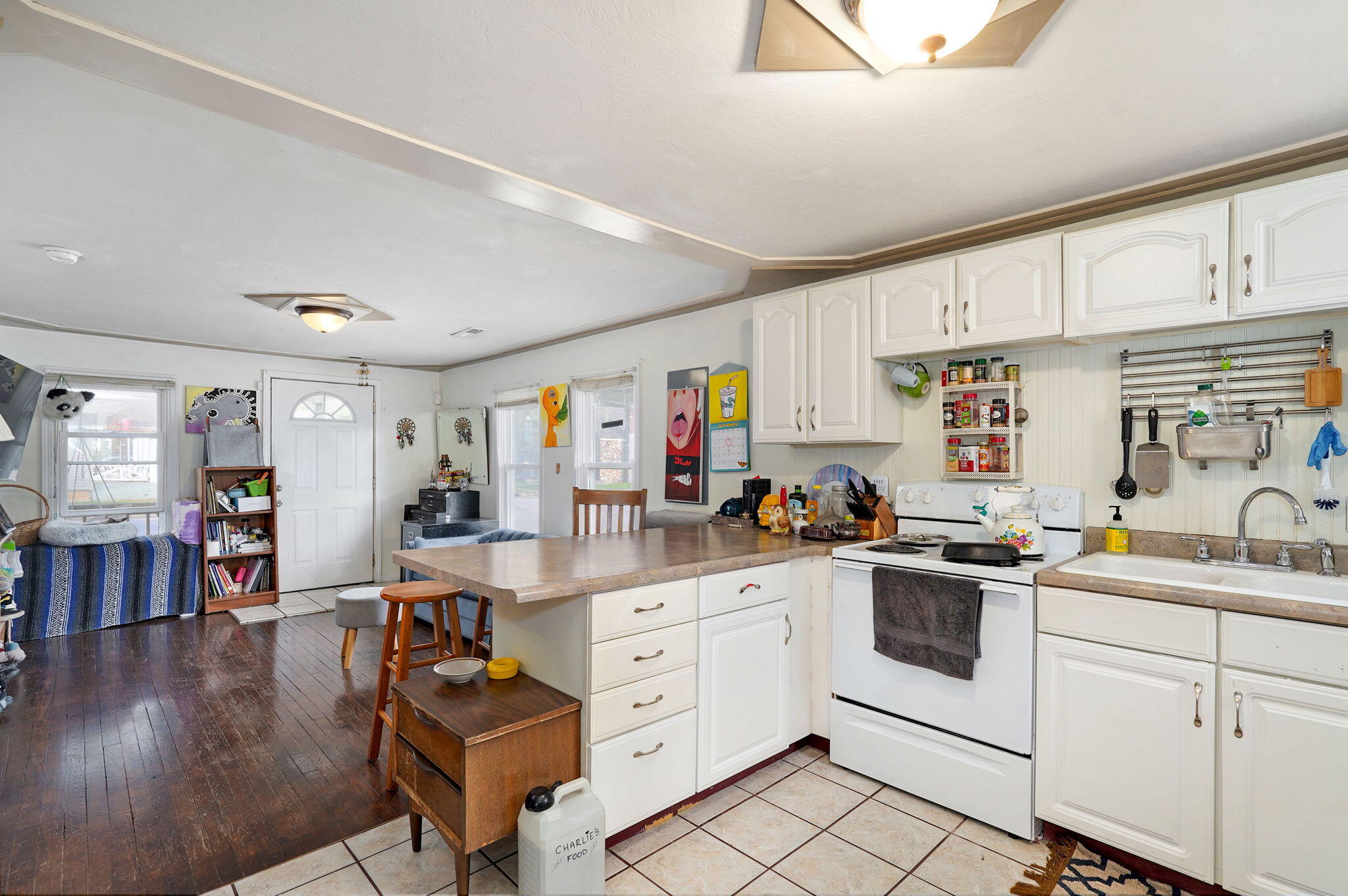 657 South Newton Avenue Property Photo 9