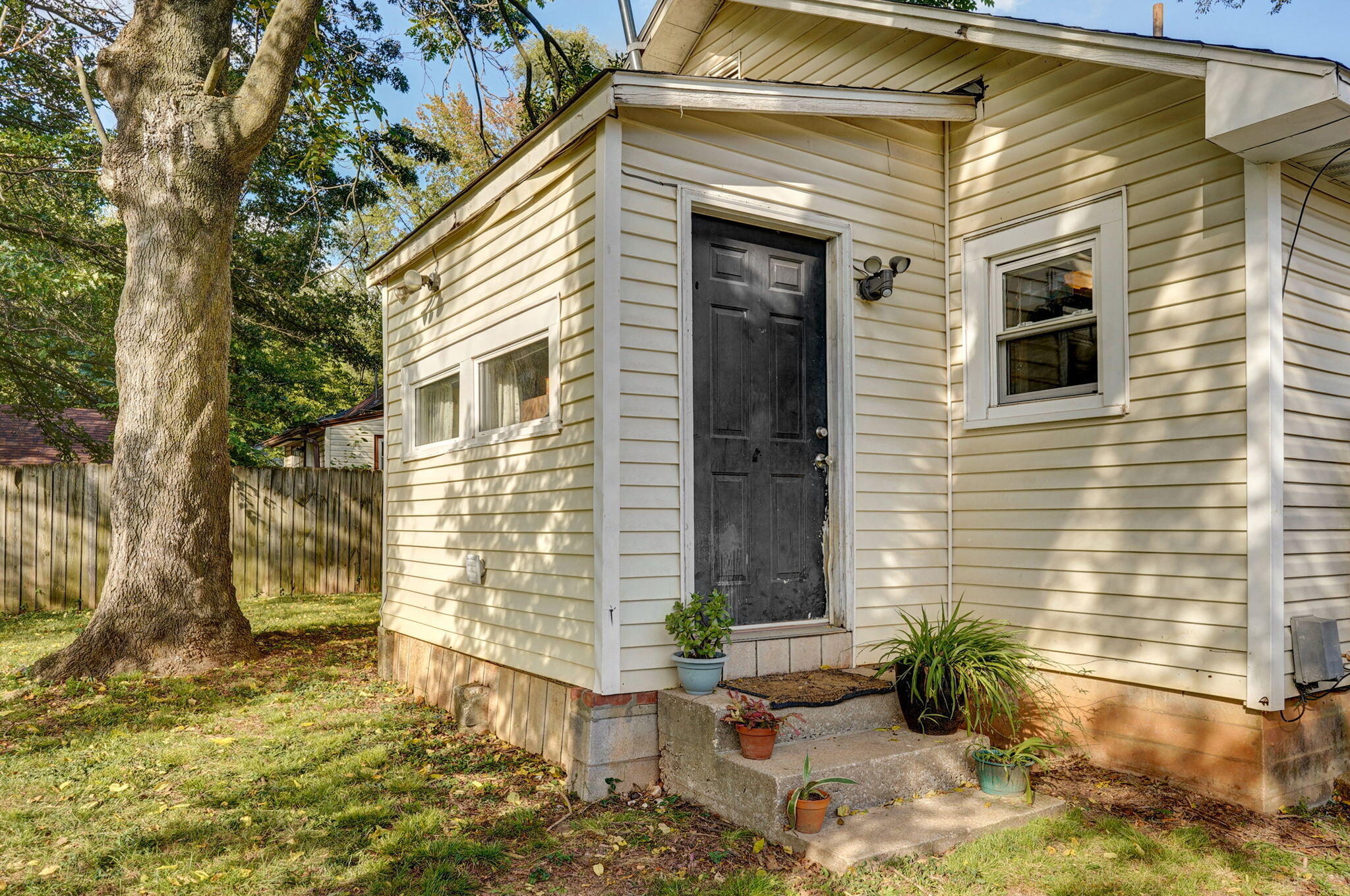 657 South Newton Avenue Property Photo 20