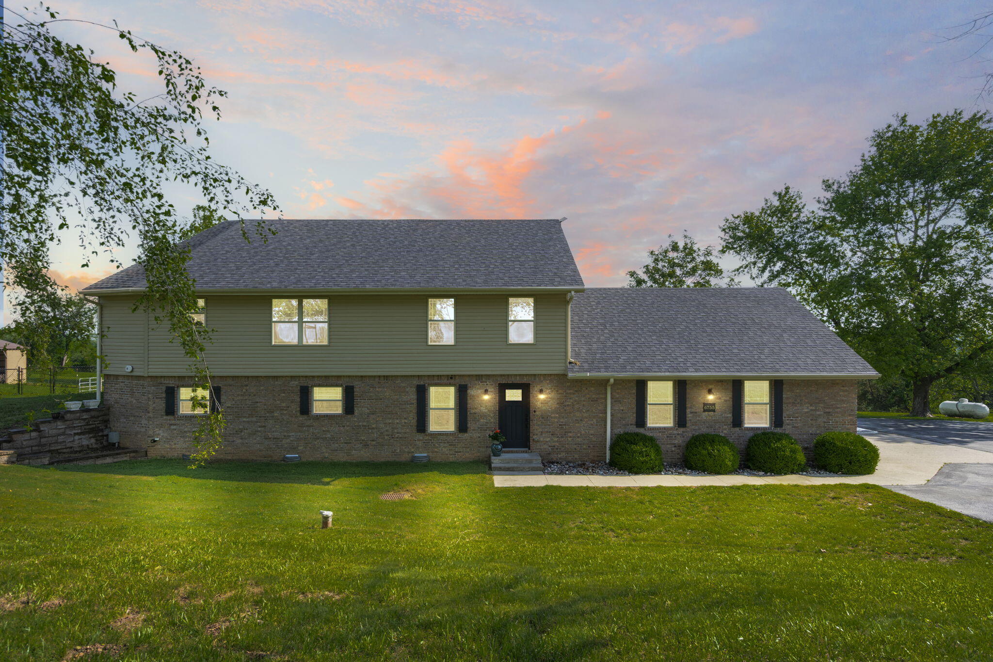 6755 West Farm Road 194 Property Photo 1