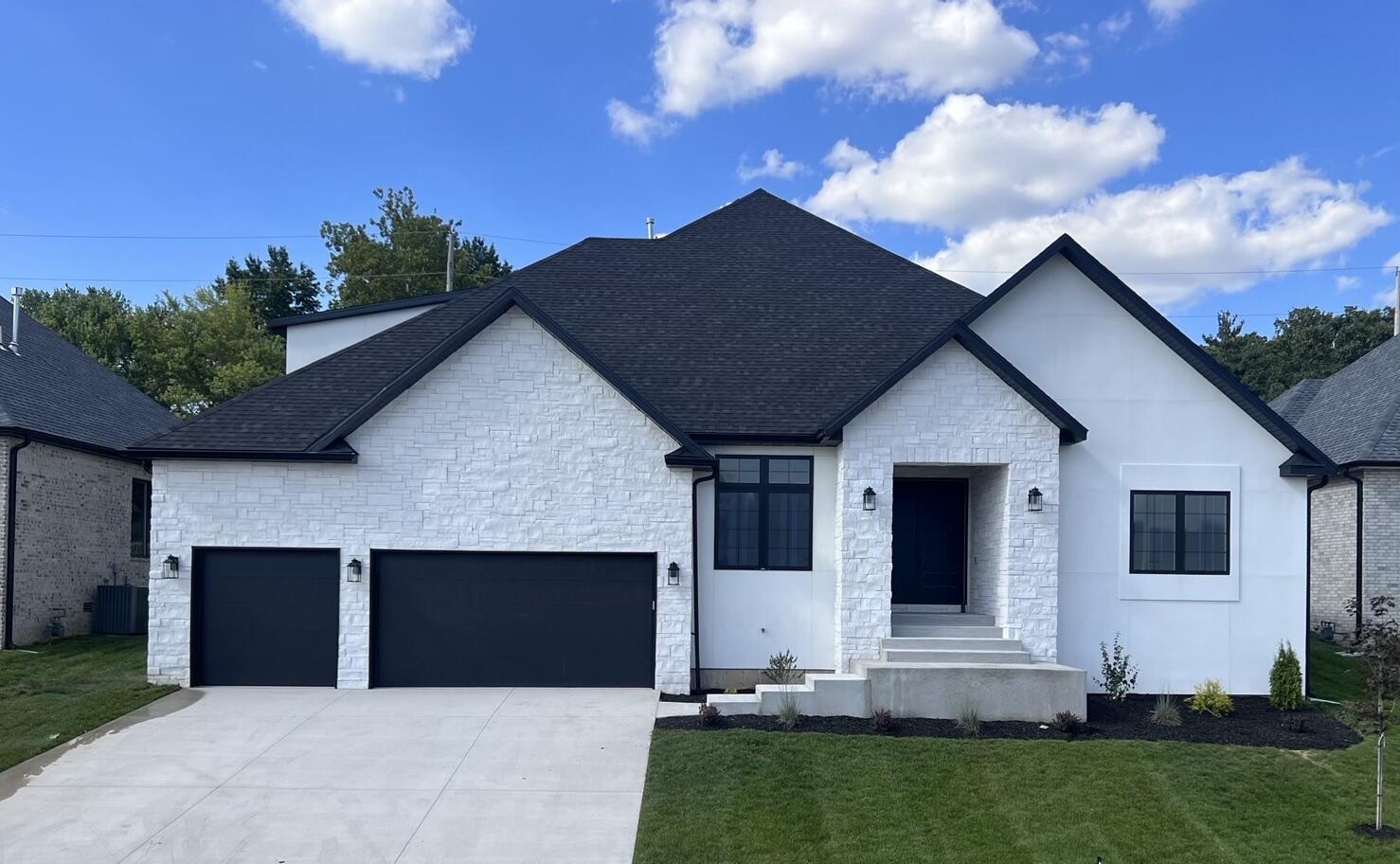 3927 East Woodhue Street Property Photo 2