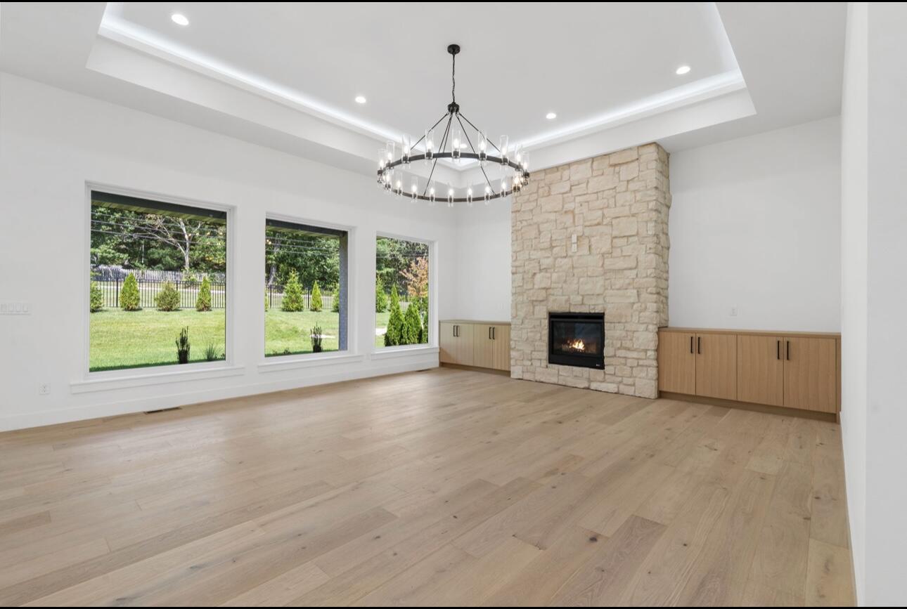 3927 East Woodhue Street Property Photo 4