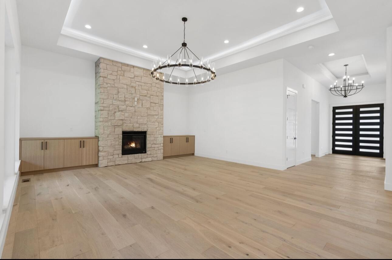 3927 East Woodhue Street Property Photo 5