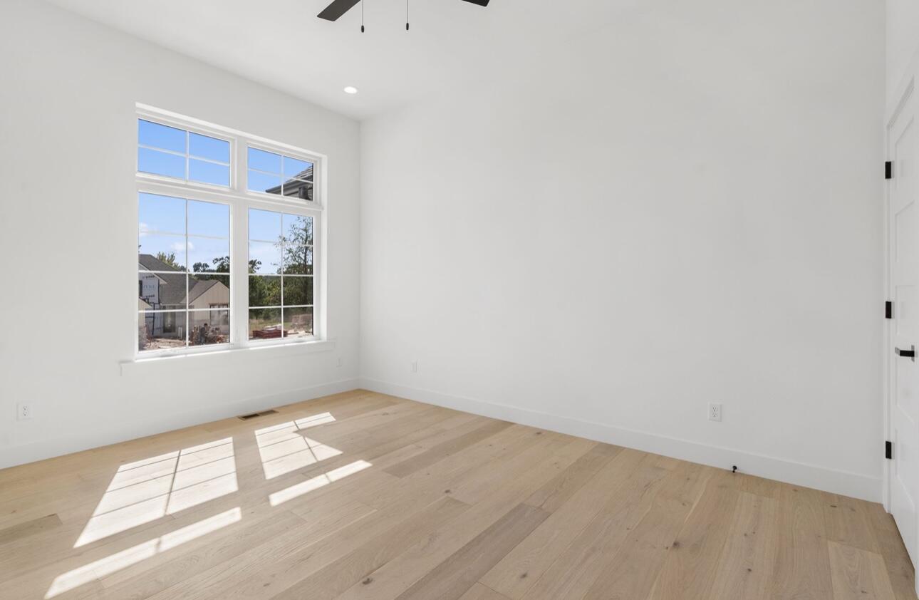 3927 East Woodhue Street Property Photo 11