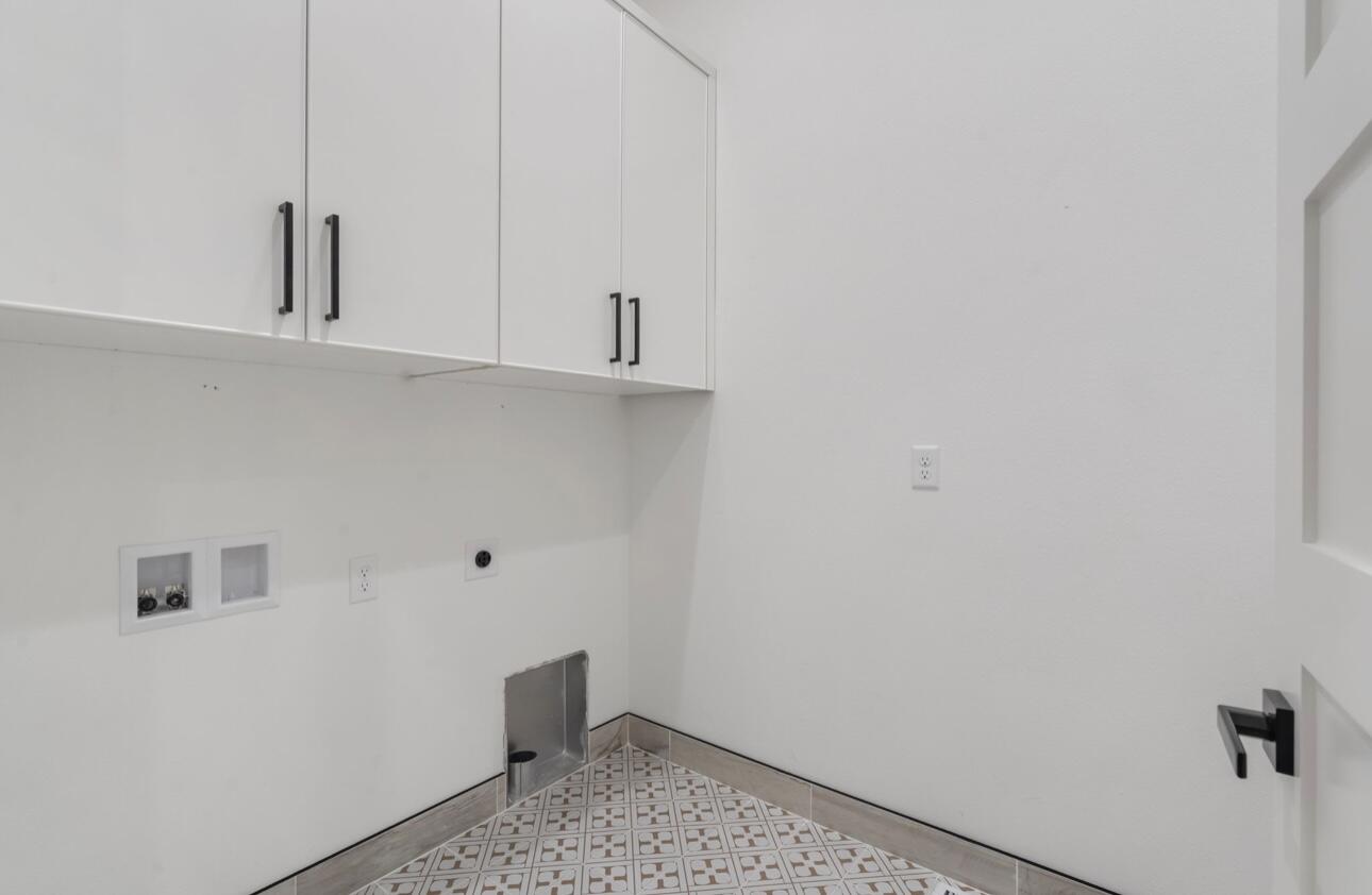 3927 East Woodhue Street Property Photo 18