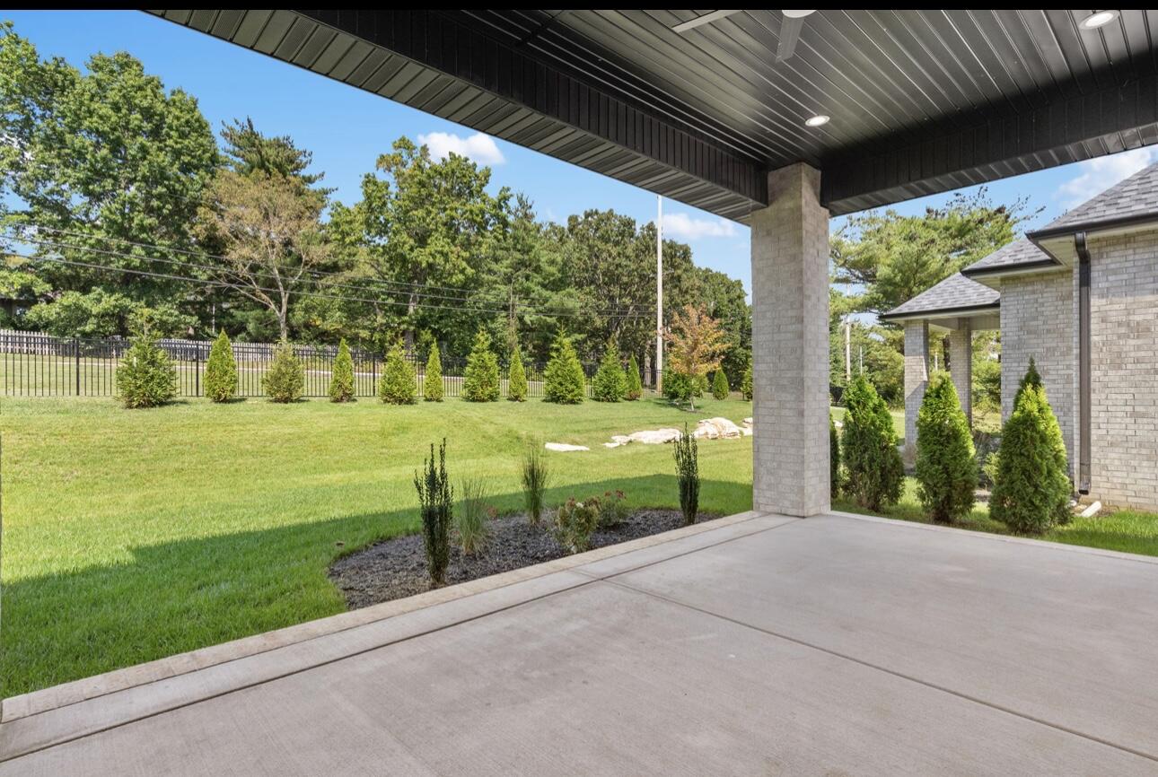 3927 East Woodhue Street Property Photo 21