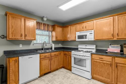 817 Willow Street Property Photo 9