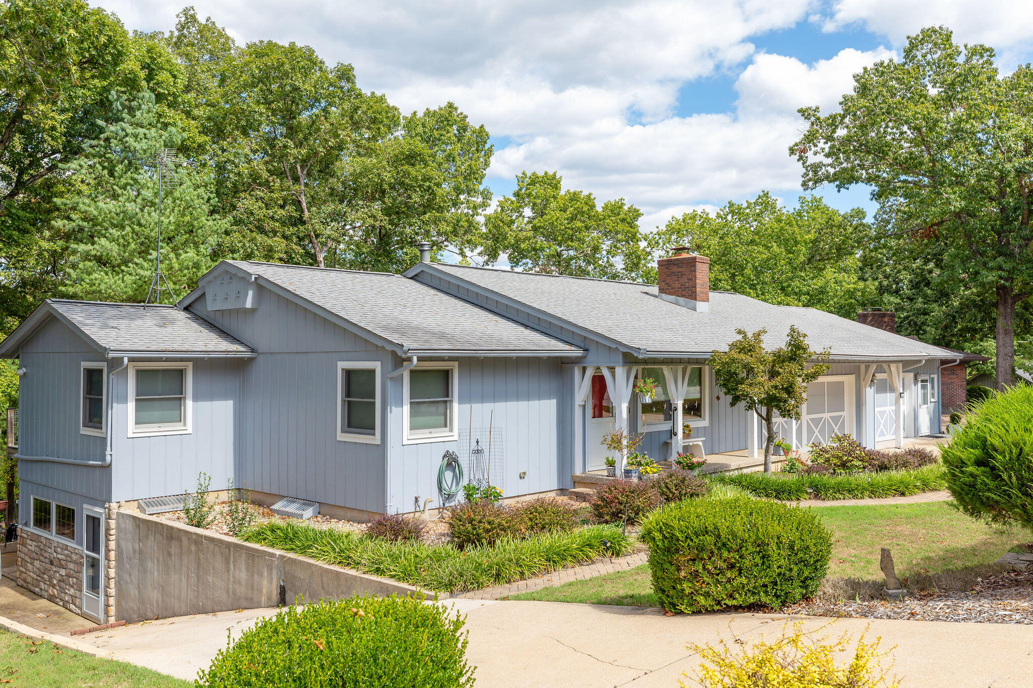 124 Stone Ridge Drive Property Photo 1