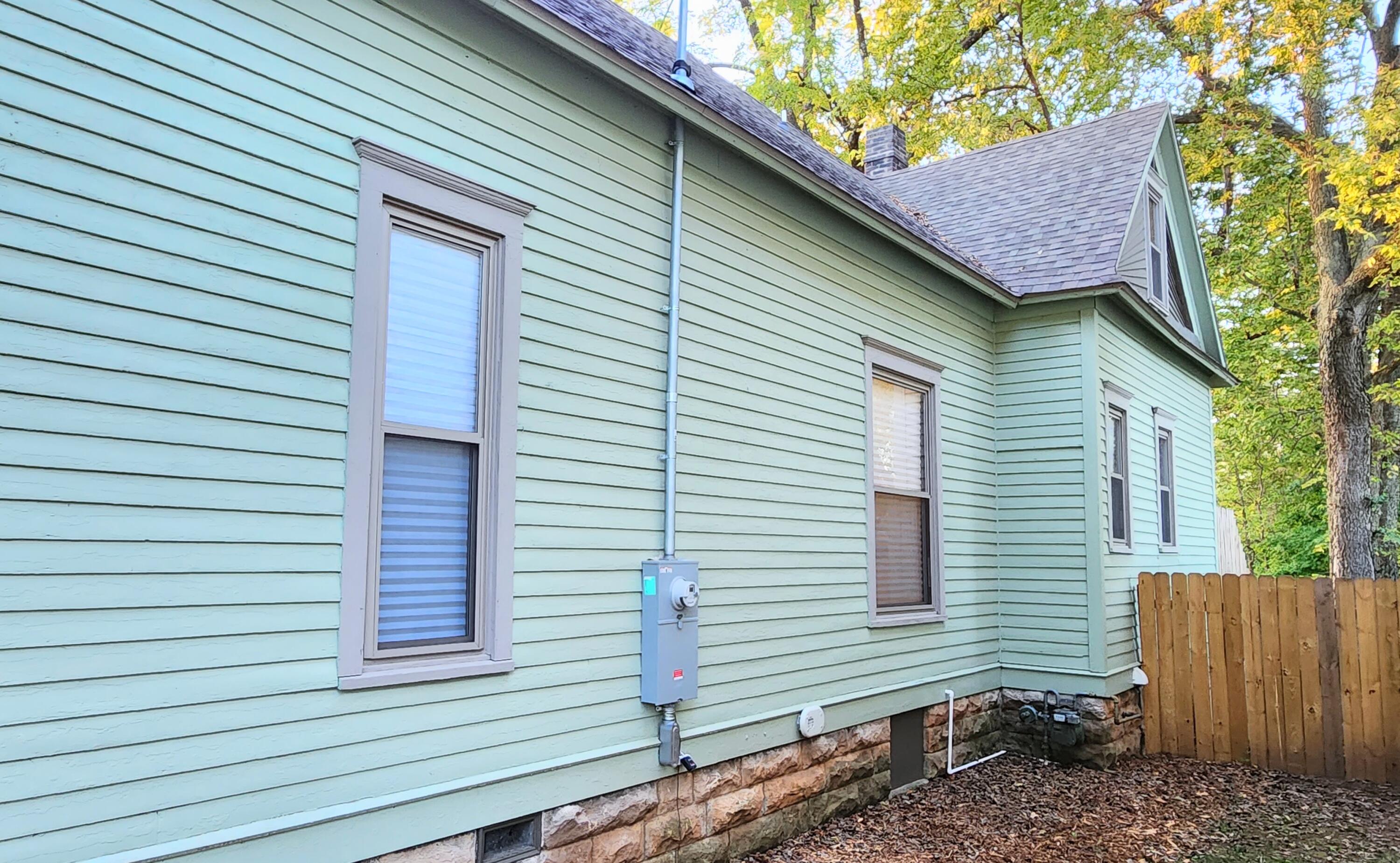 1006 West Walnut Street Property Photo 4