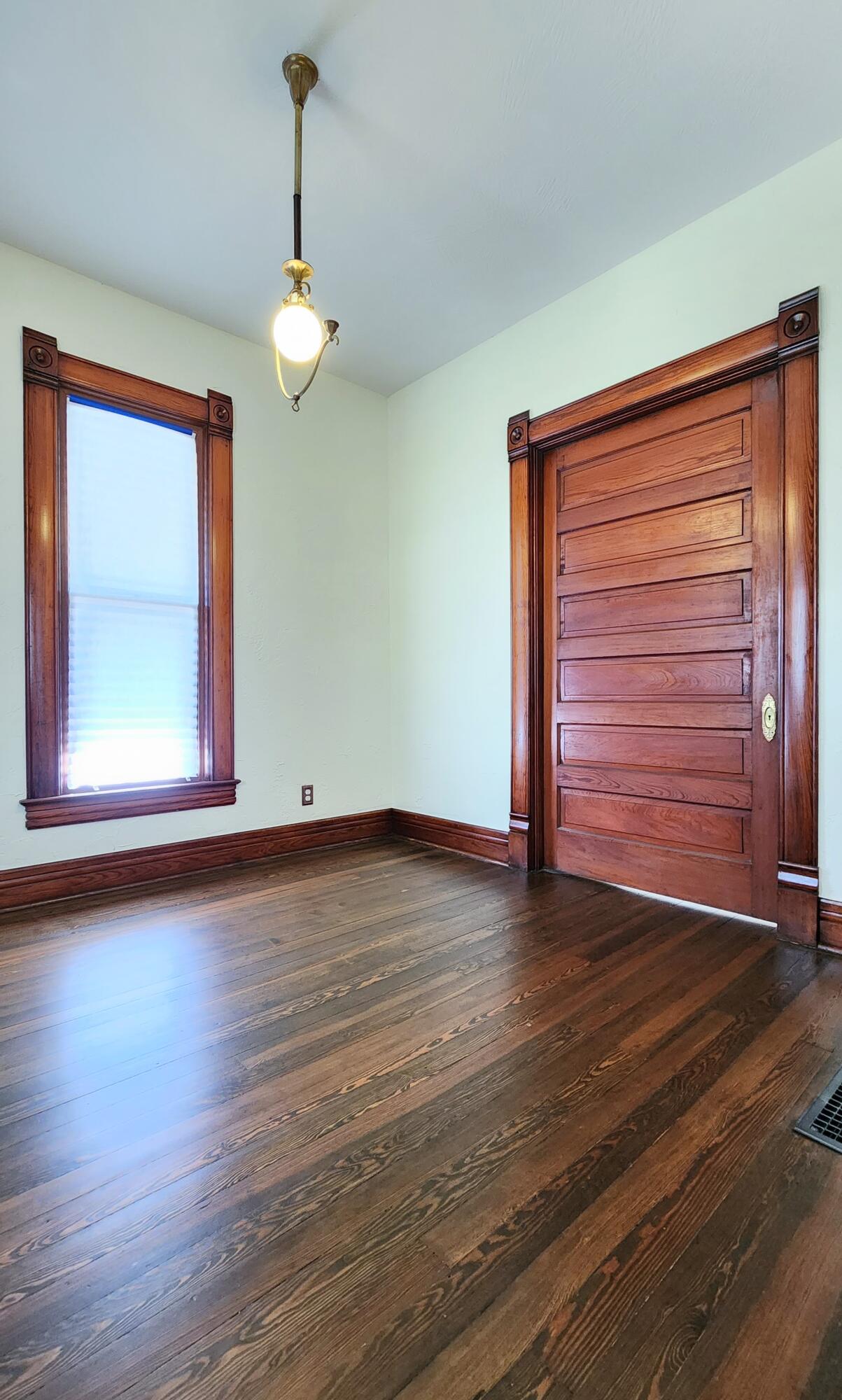 1006 West Walnut Street Property Photo 28