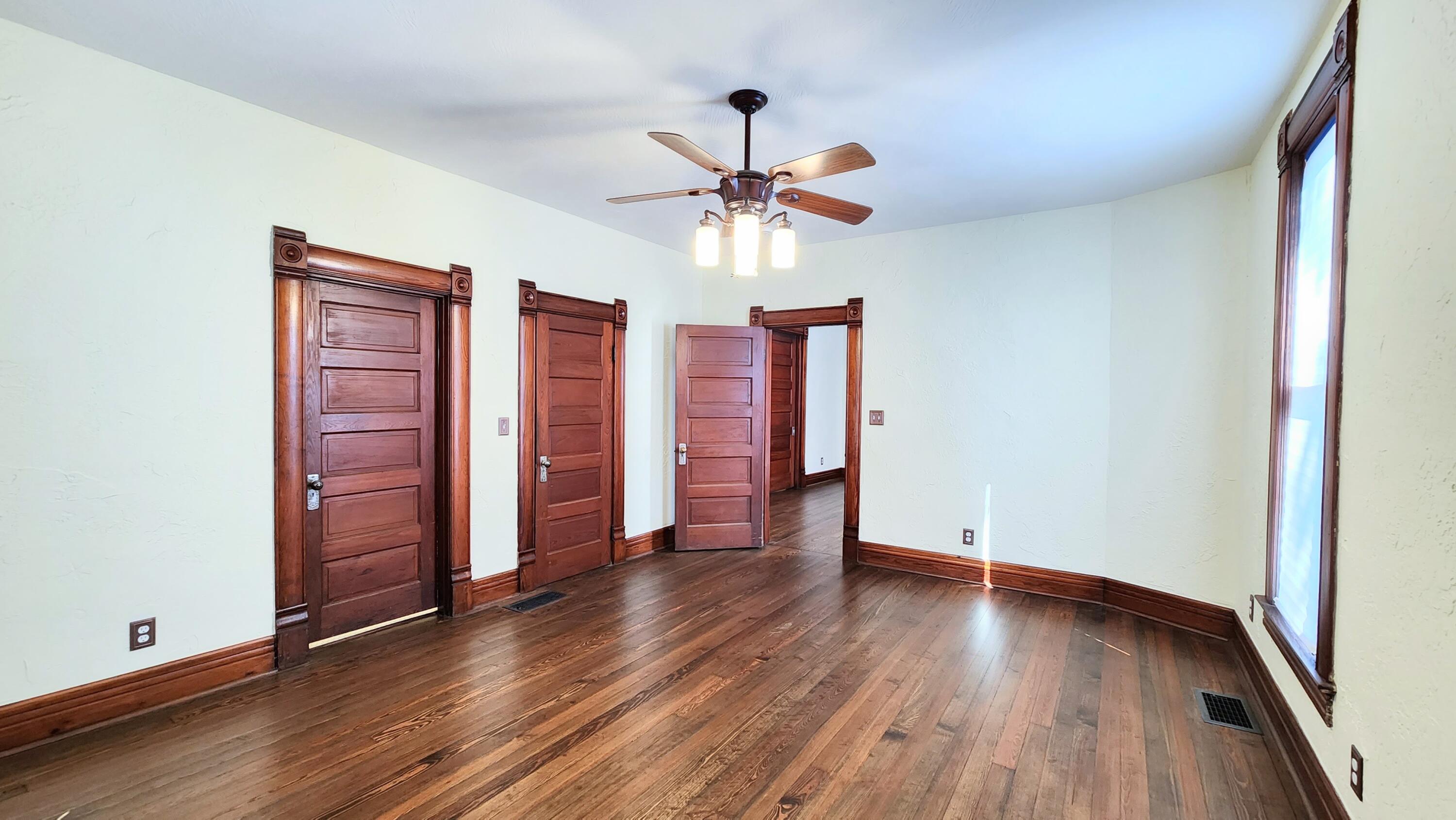 1006 West Walnut Street Property Photo 43