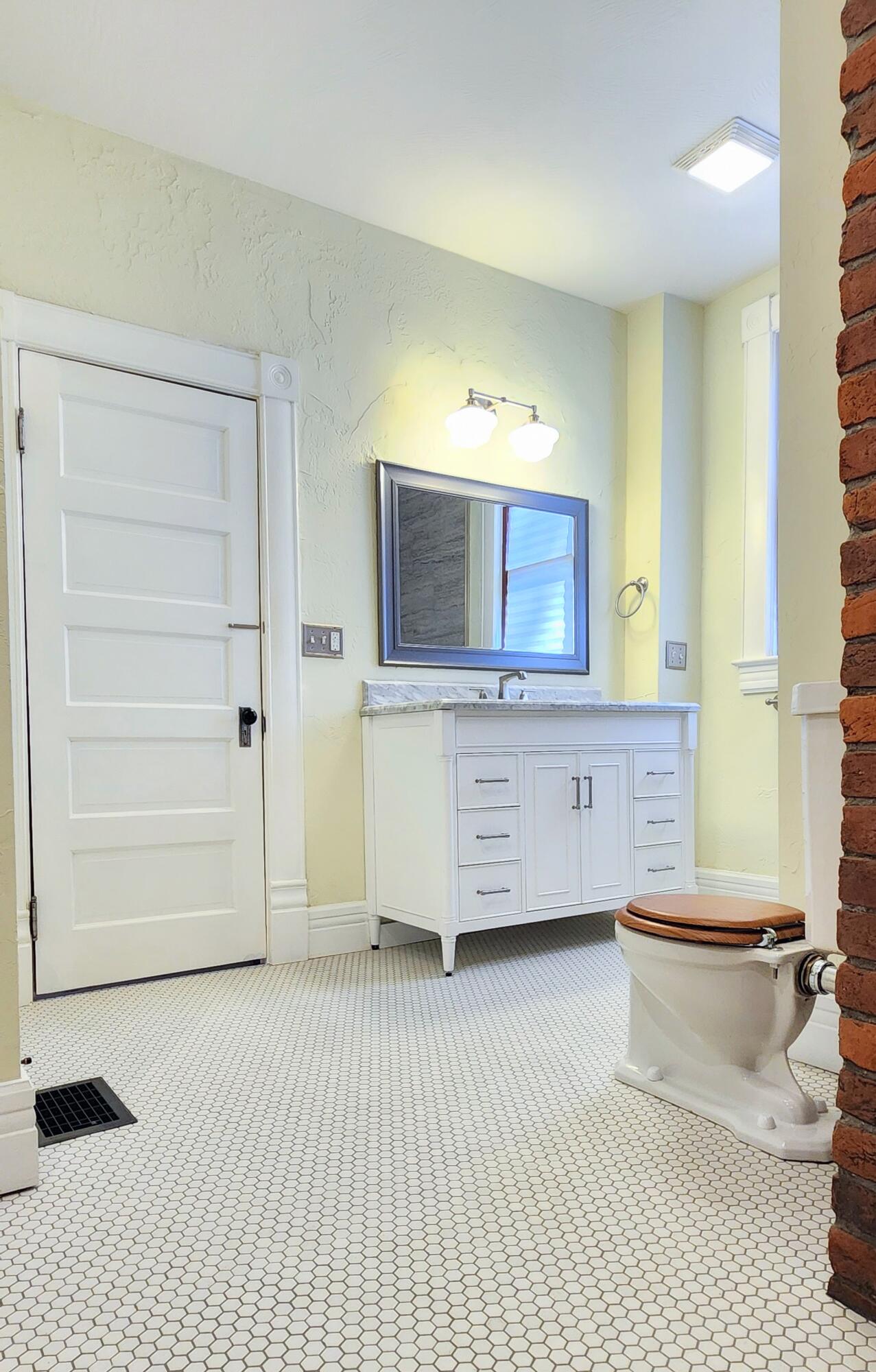 1006 West Walnut Street Property Photo 55