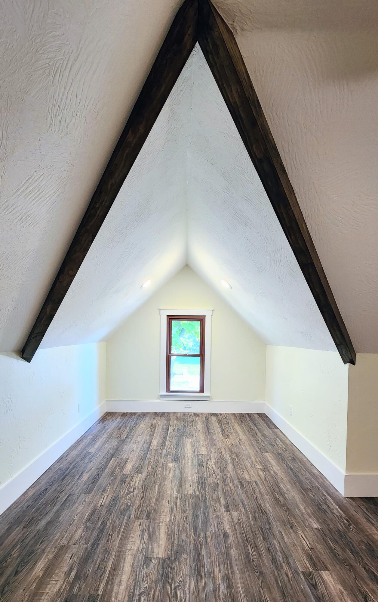 1006 West Walnut Street Property Photo 103